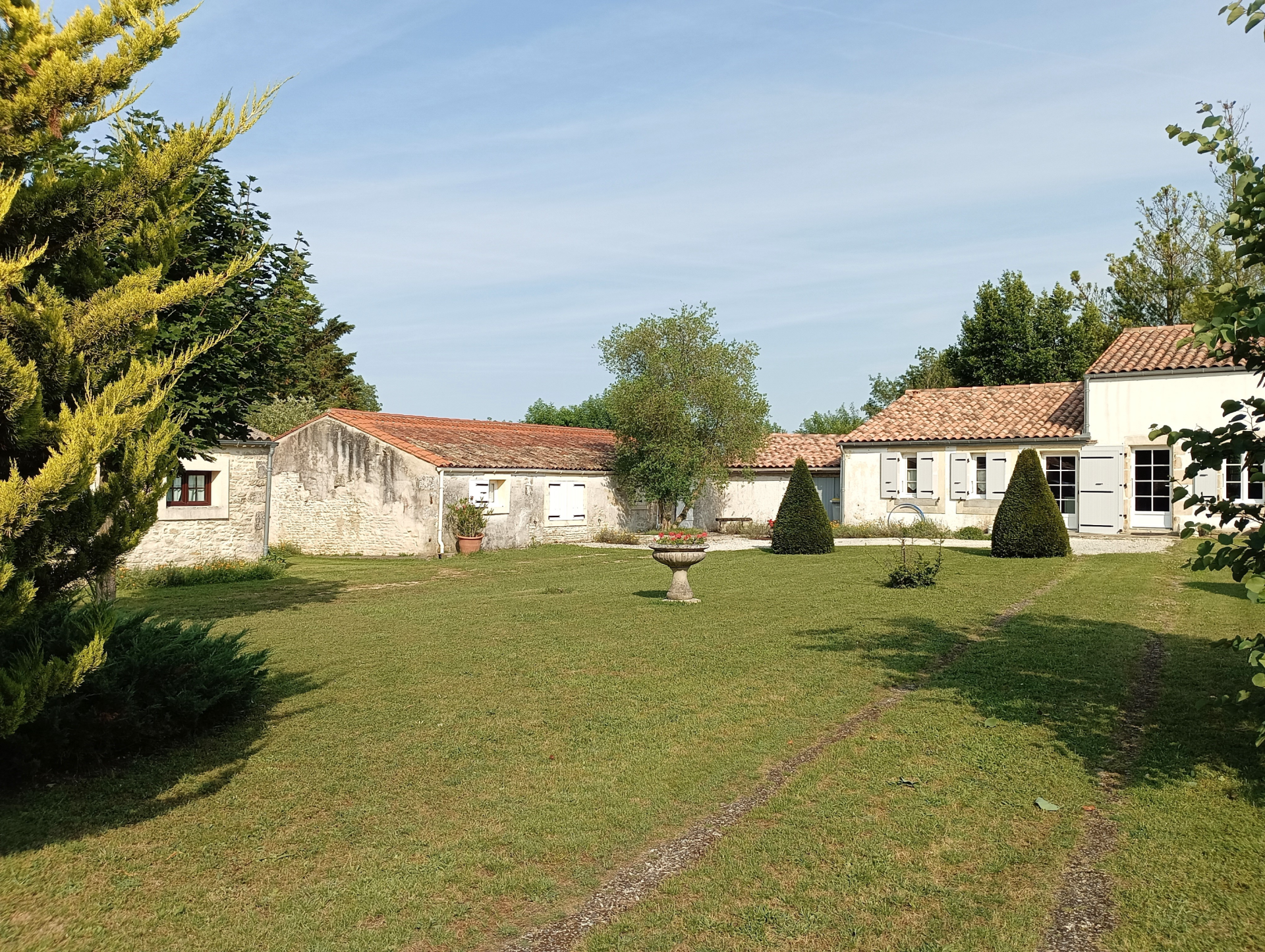 property 6 rooms for sale on LA ROCHELLE (17000)