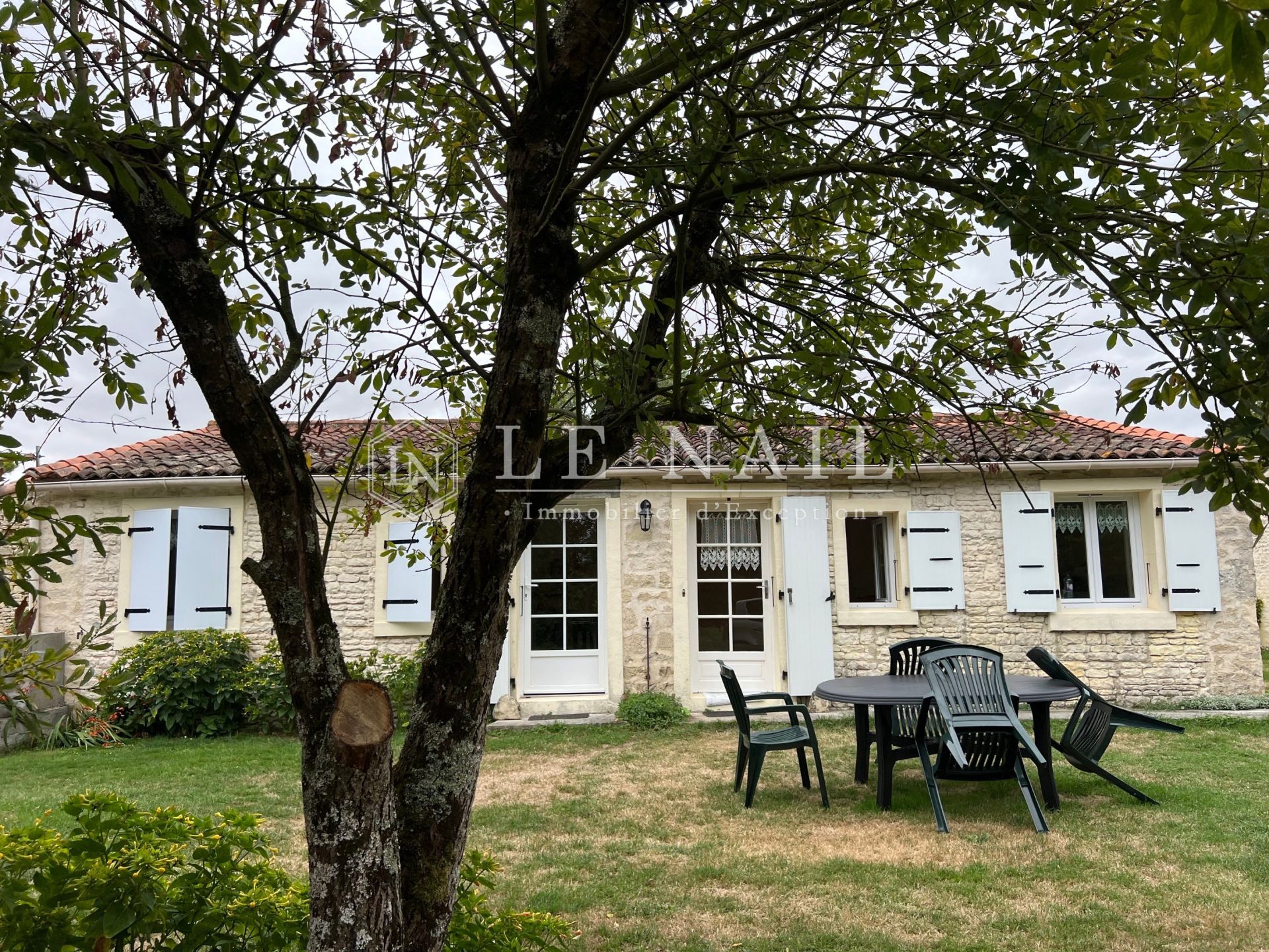 property 6 rooms for sale on LA ROCHELLE (17000)