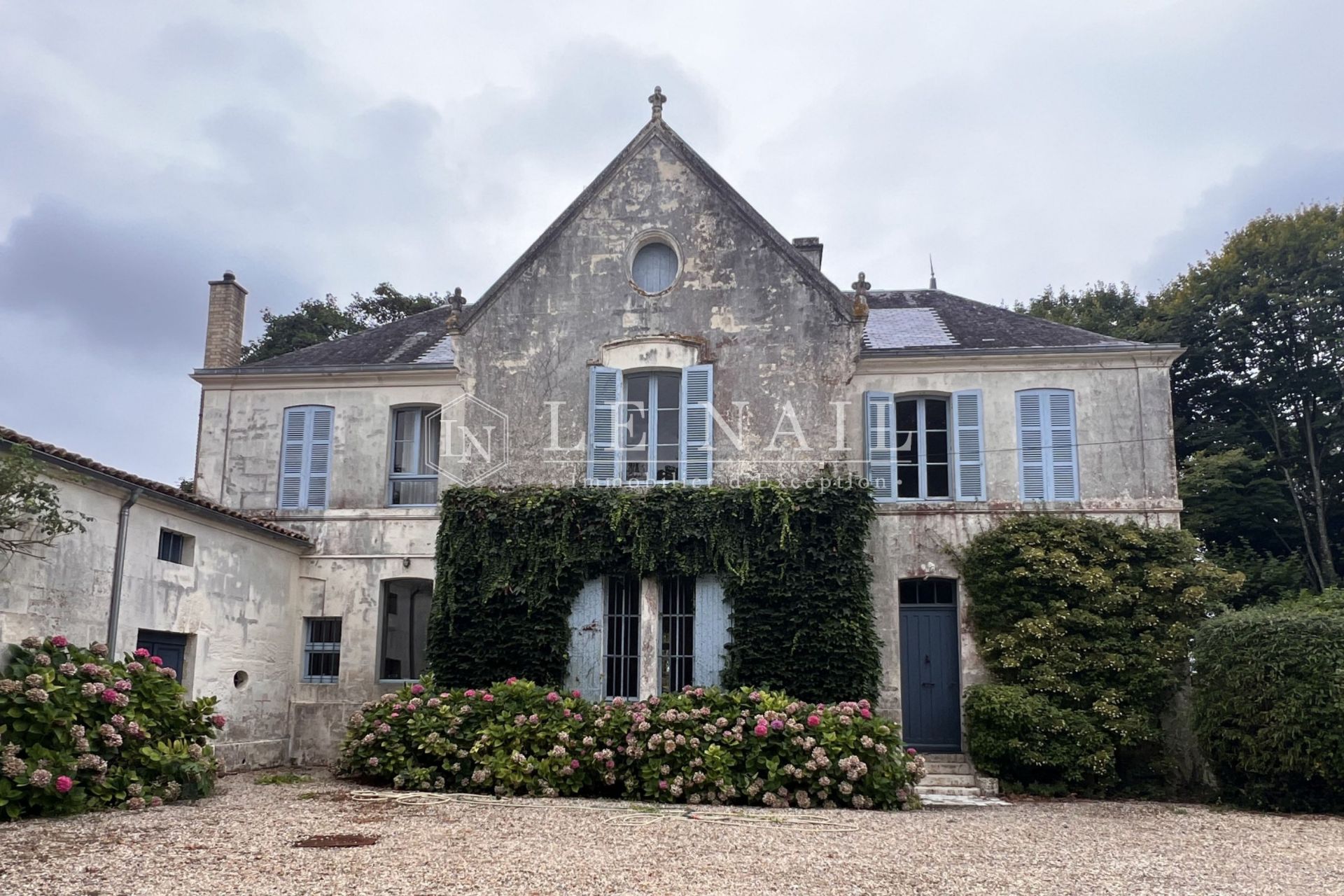 maison de maître 12 pièces en vente à SAINTES (17100)