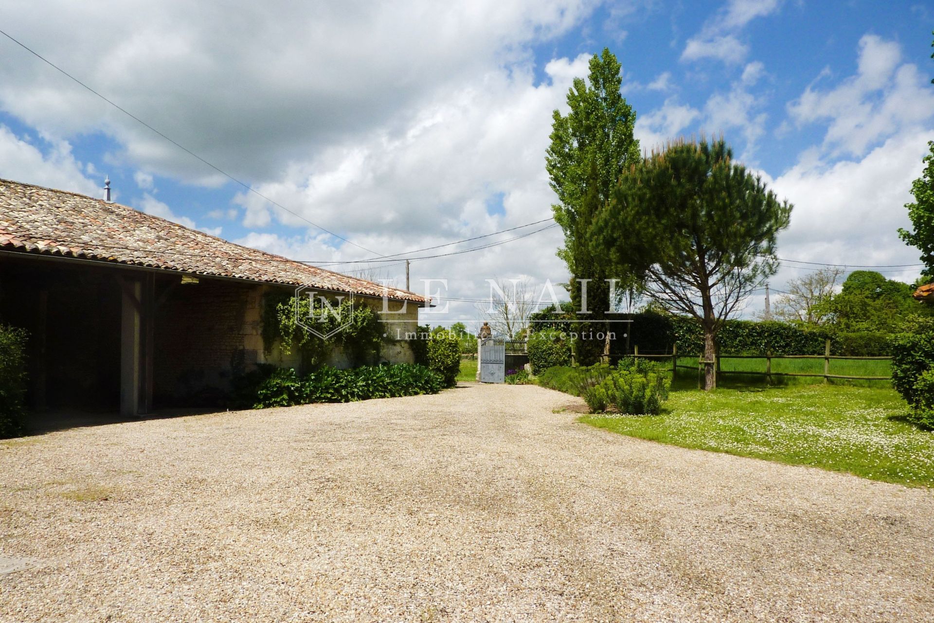 maison de maître 12 pièces en vente à SAINTES (17100)