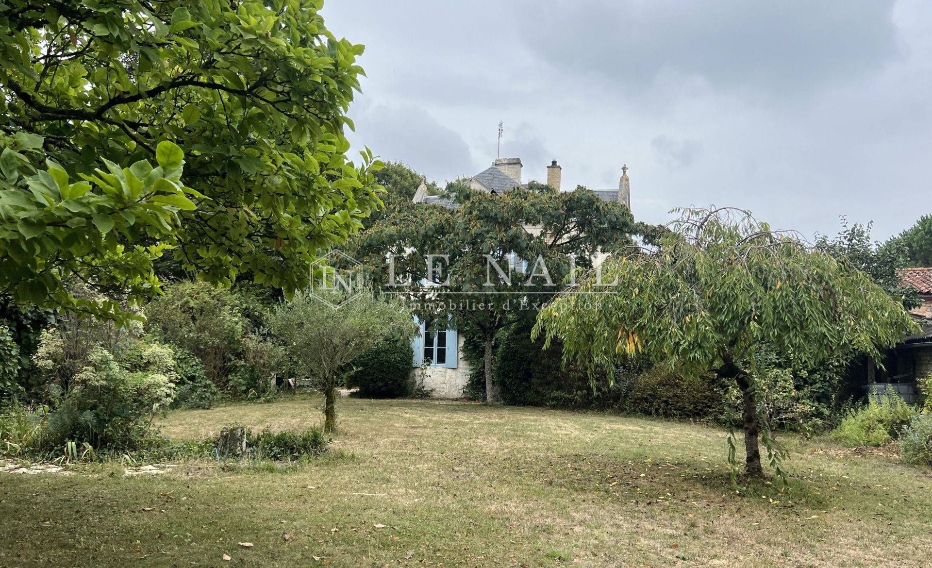 maison de maître 12 pièces en vente à SAINTES (17100)