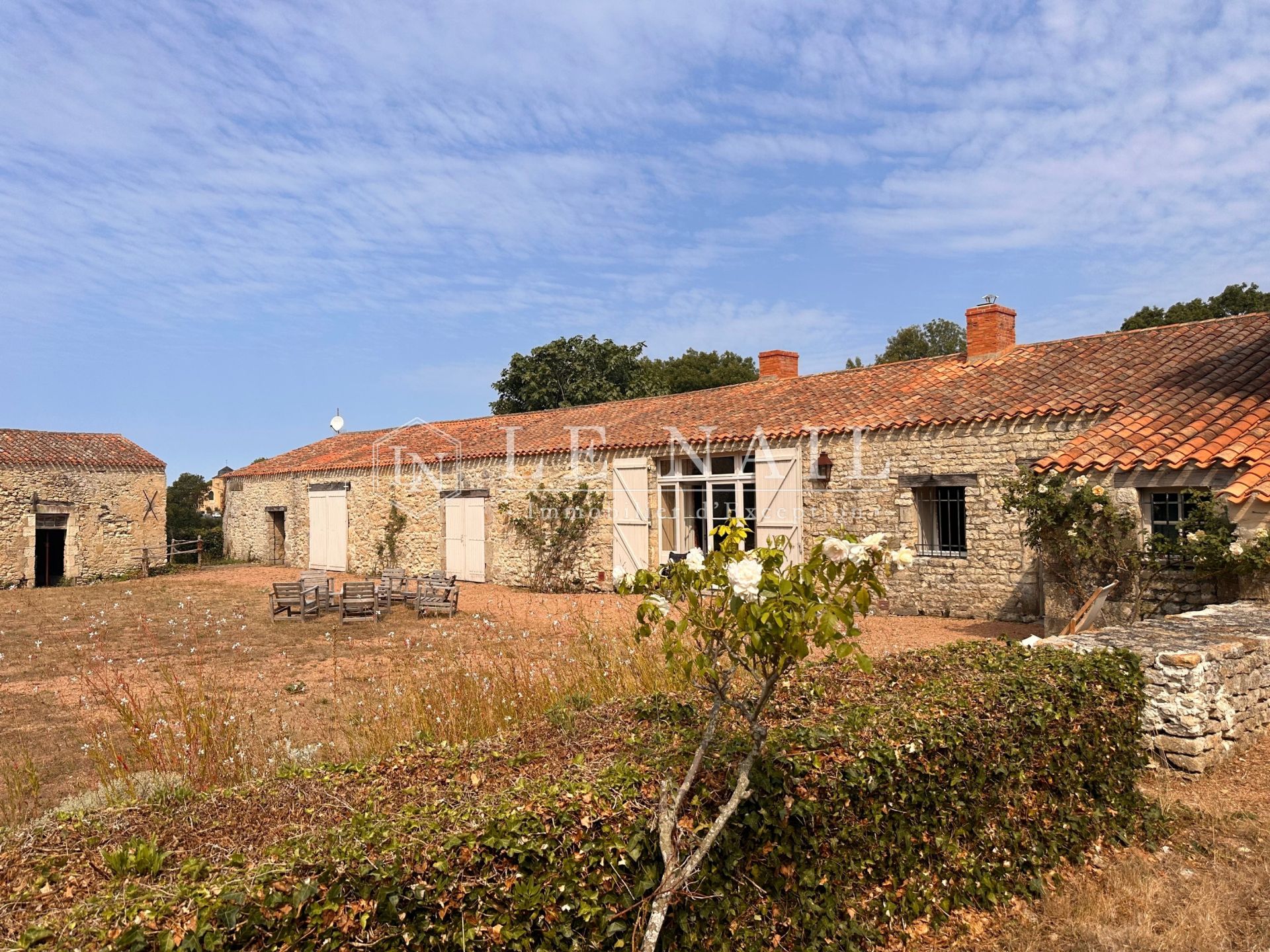 property 8 rooms for sale on JARD SUR MER (85520)