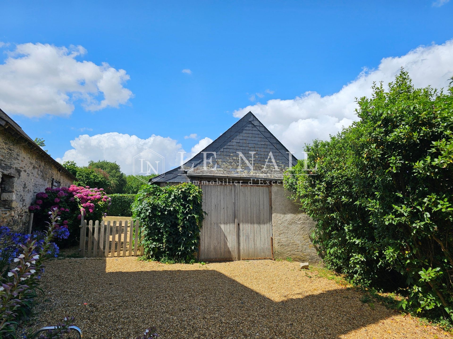 maison de maître 11 pièces en vente à SEGRE EN ANJOU BLEU (49500)