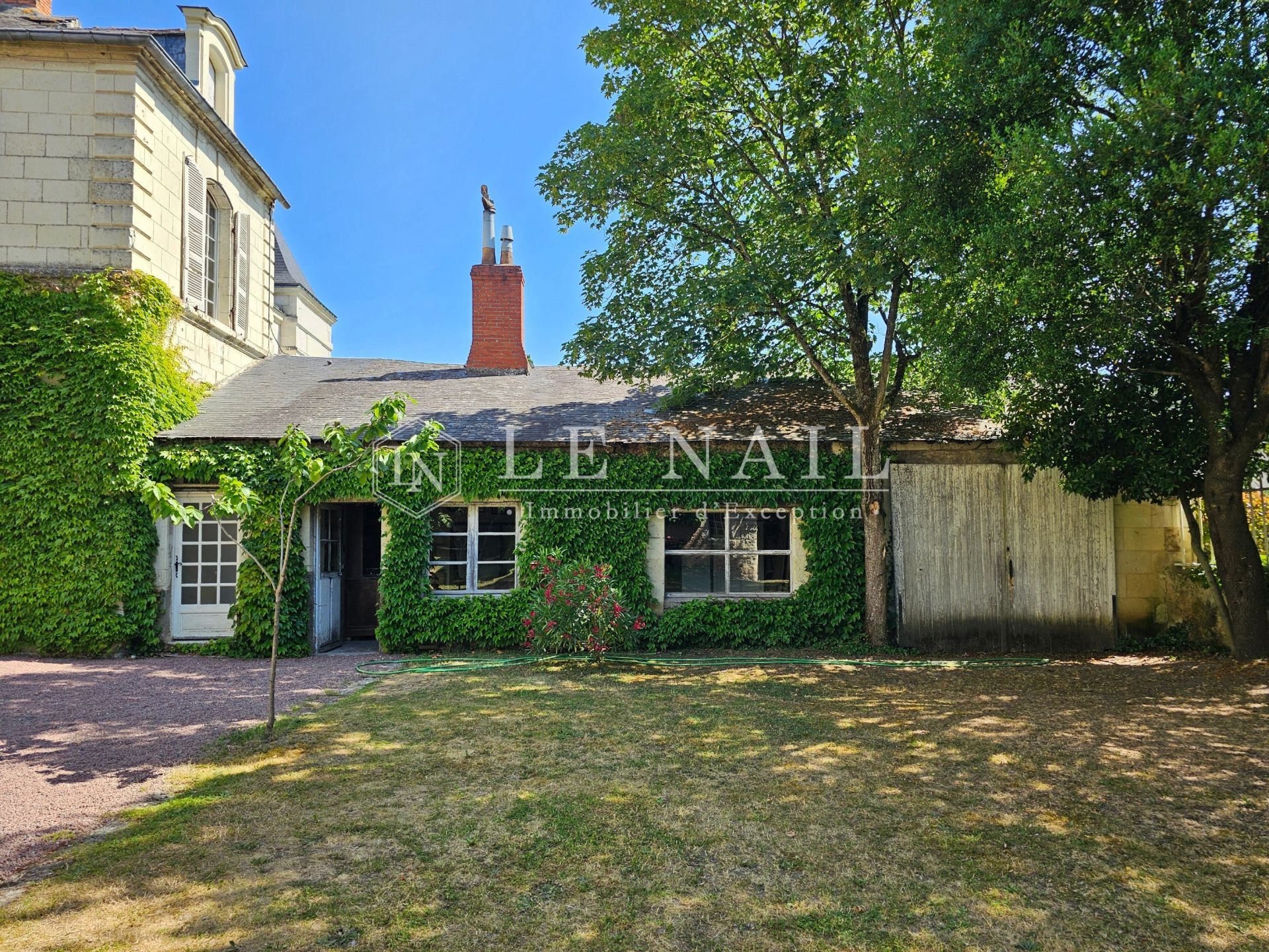 hôtel particulier 12 pièces en vente à MONTREUIL BELLAY (49260)