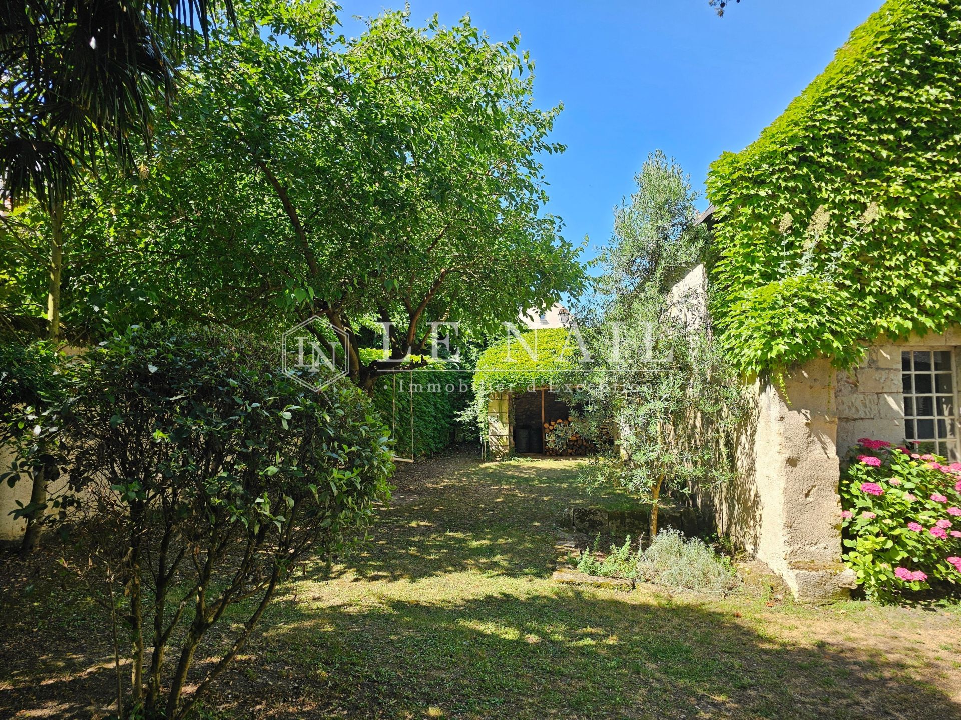 hôtel particulier 12 pièces en vente à MONTREUIL BELLAY (49260)
