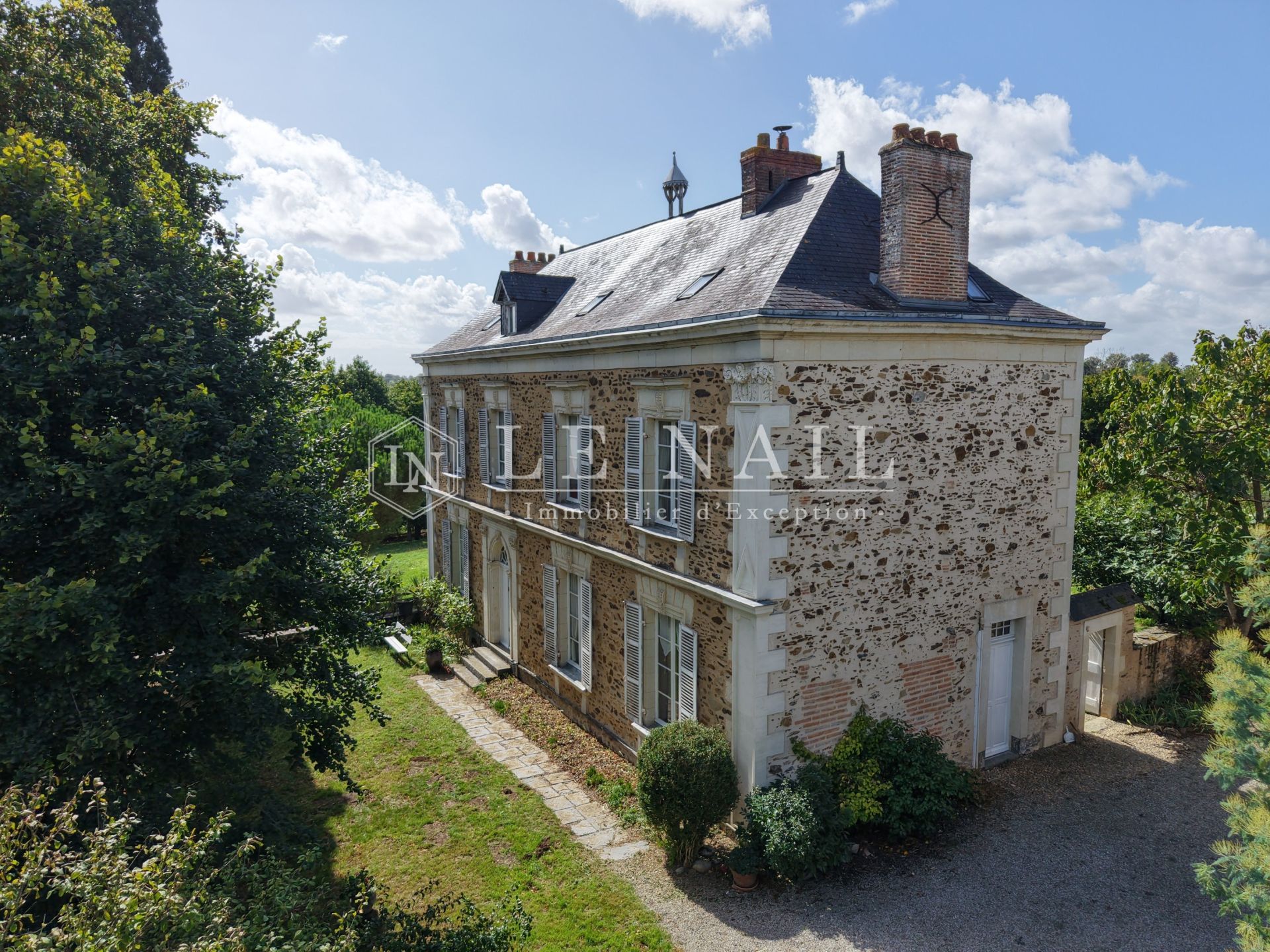 mansion 10 rooms for sale on CHATEAU GONTIER (53200)