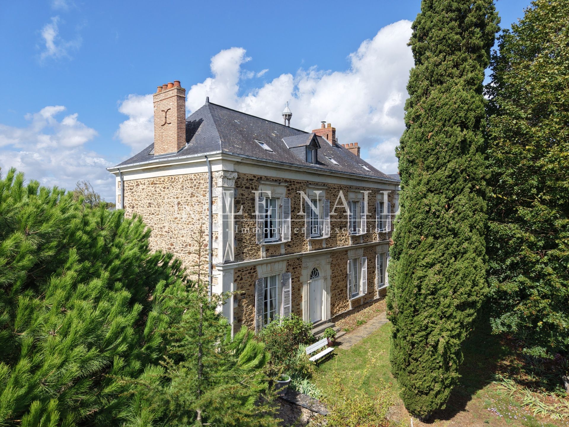 mansion 10 rooms for sale on CHATEAU GONTIER (53200)