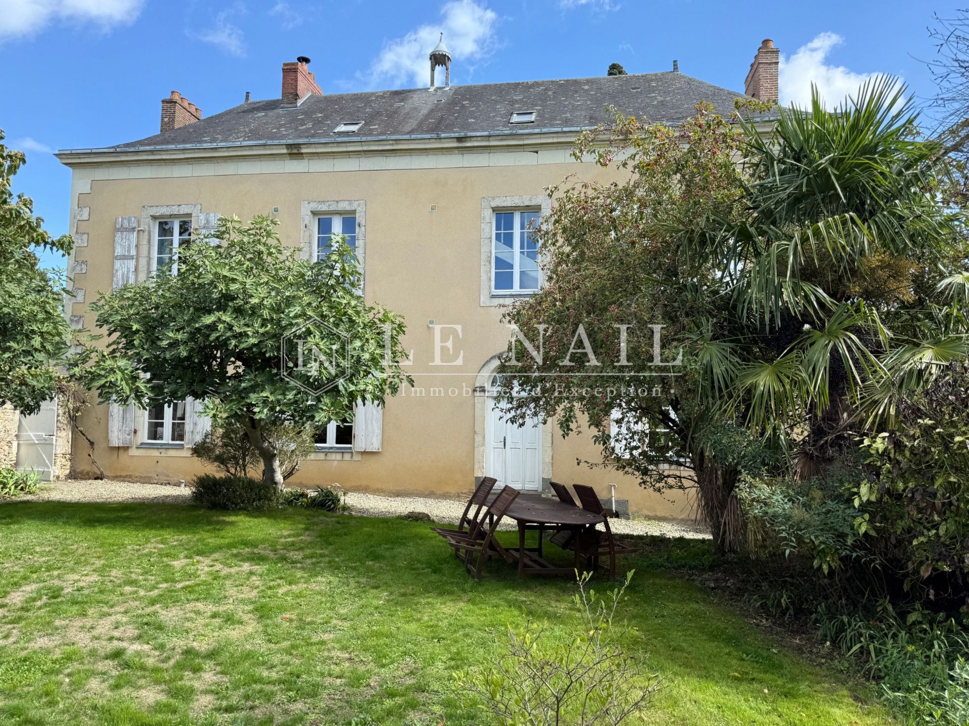 mansion 10 rooms for sale on CHATEAU GONTIER (53200)