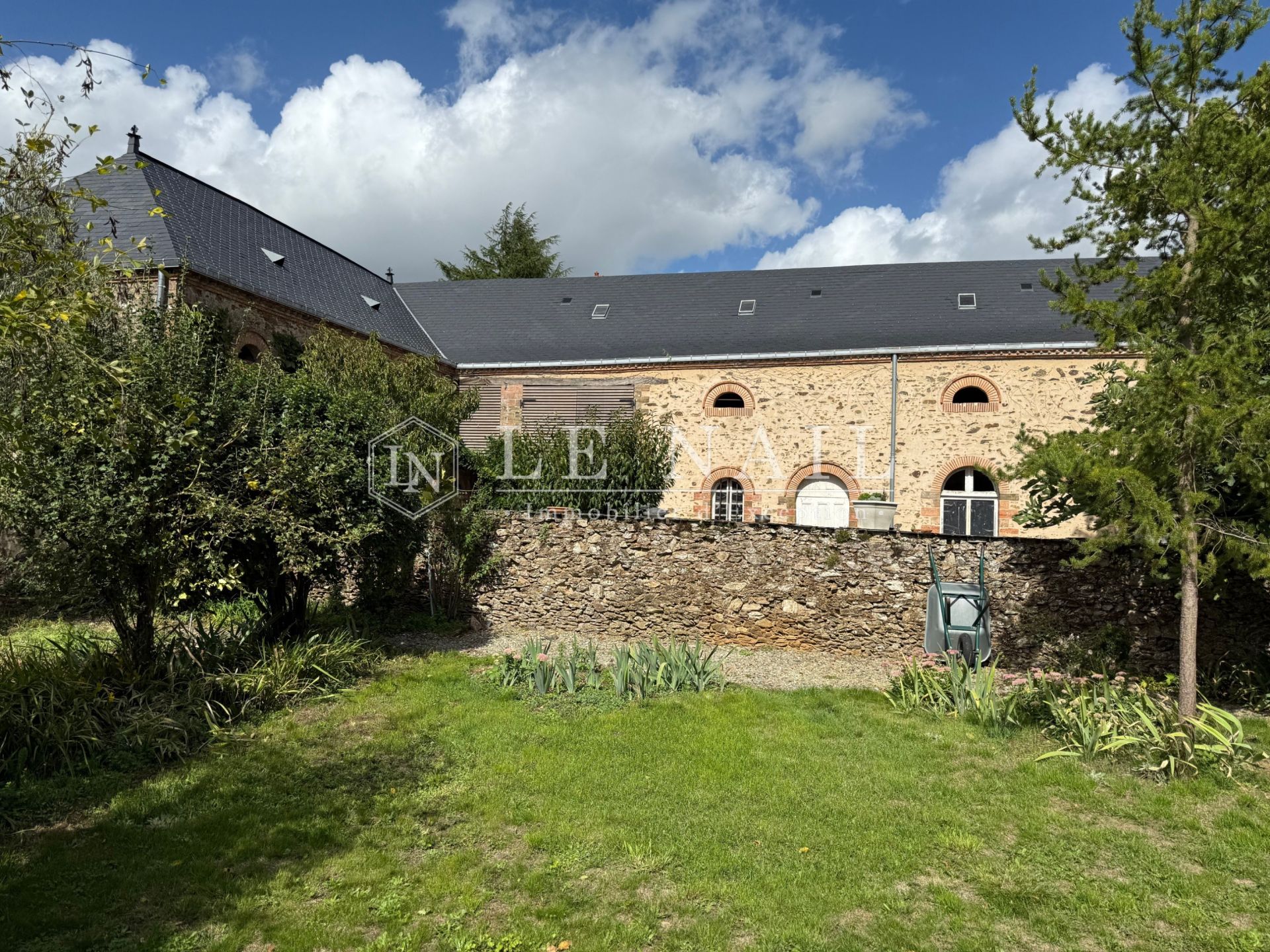 mansion 10 rooms for sale on CHATEAU GONTIER (53200)