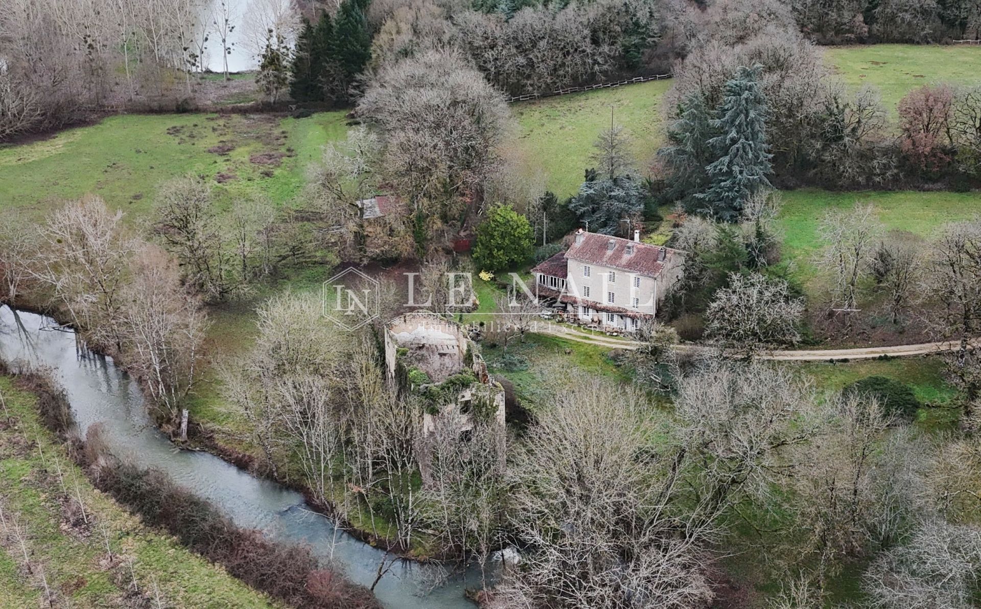 propriété 10 pièces en vente à POITIERS (86000)