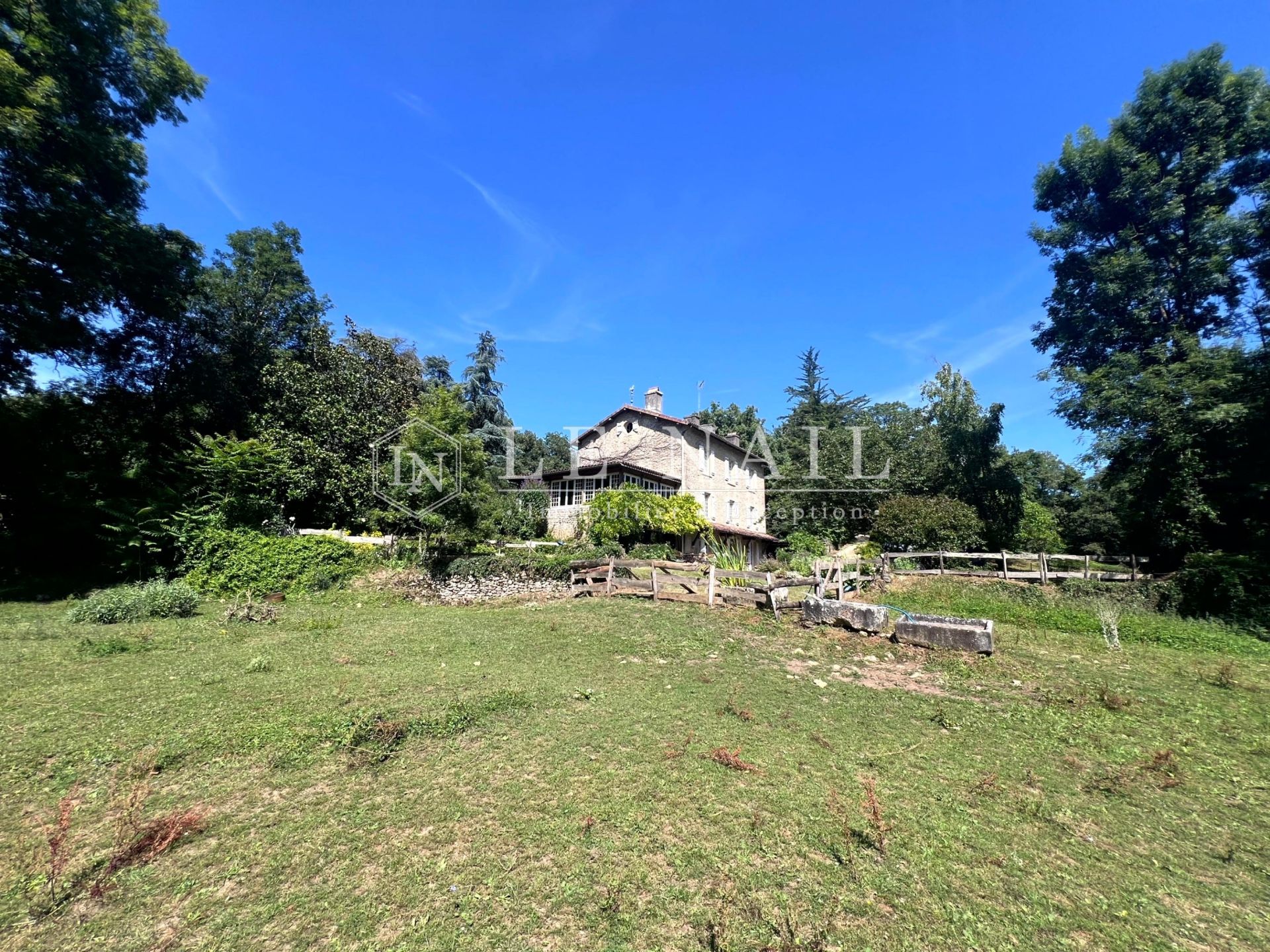 propriété 10 pièces en vente à POITIERS (86000)
