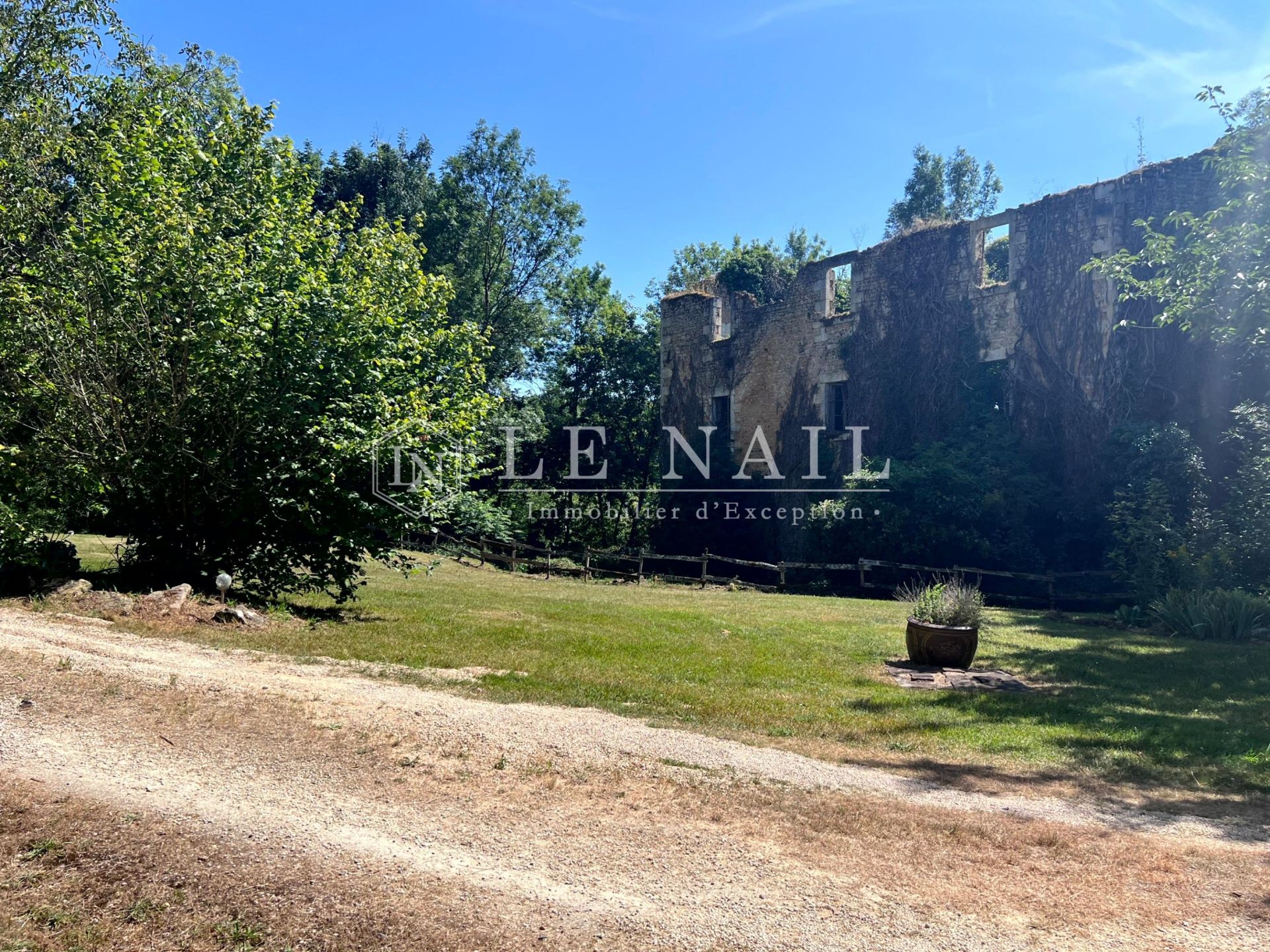 propriété 10 pièces en vente à POITIERS (86000)