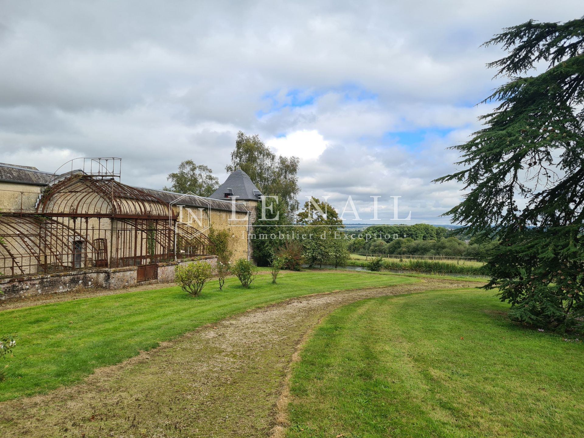 castle 11 rooms for sale on ST LO (50000)