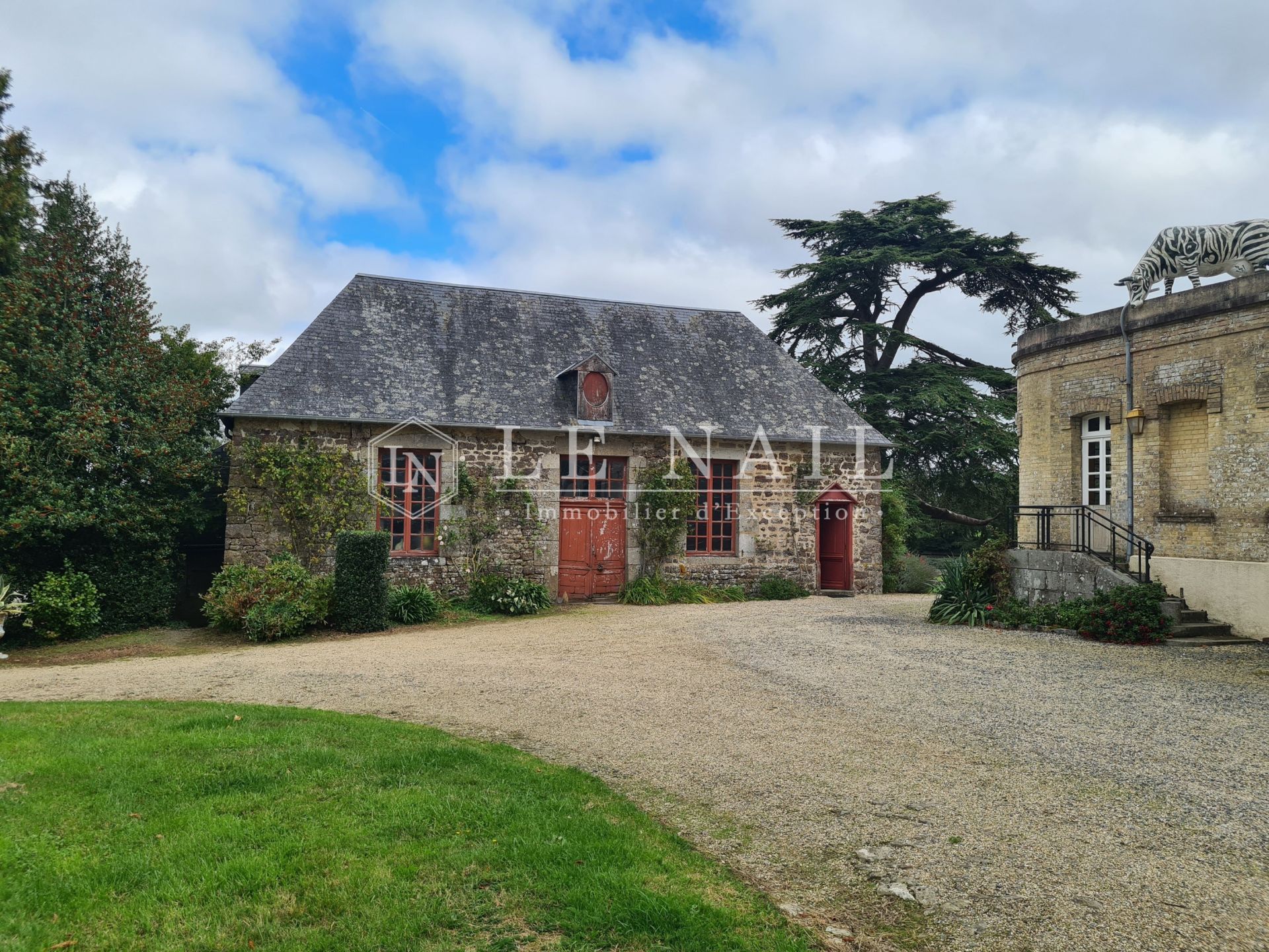 castle 11 rooms for sale on ST LO (50000)