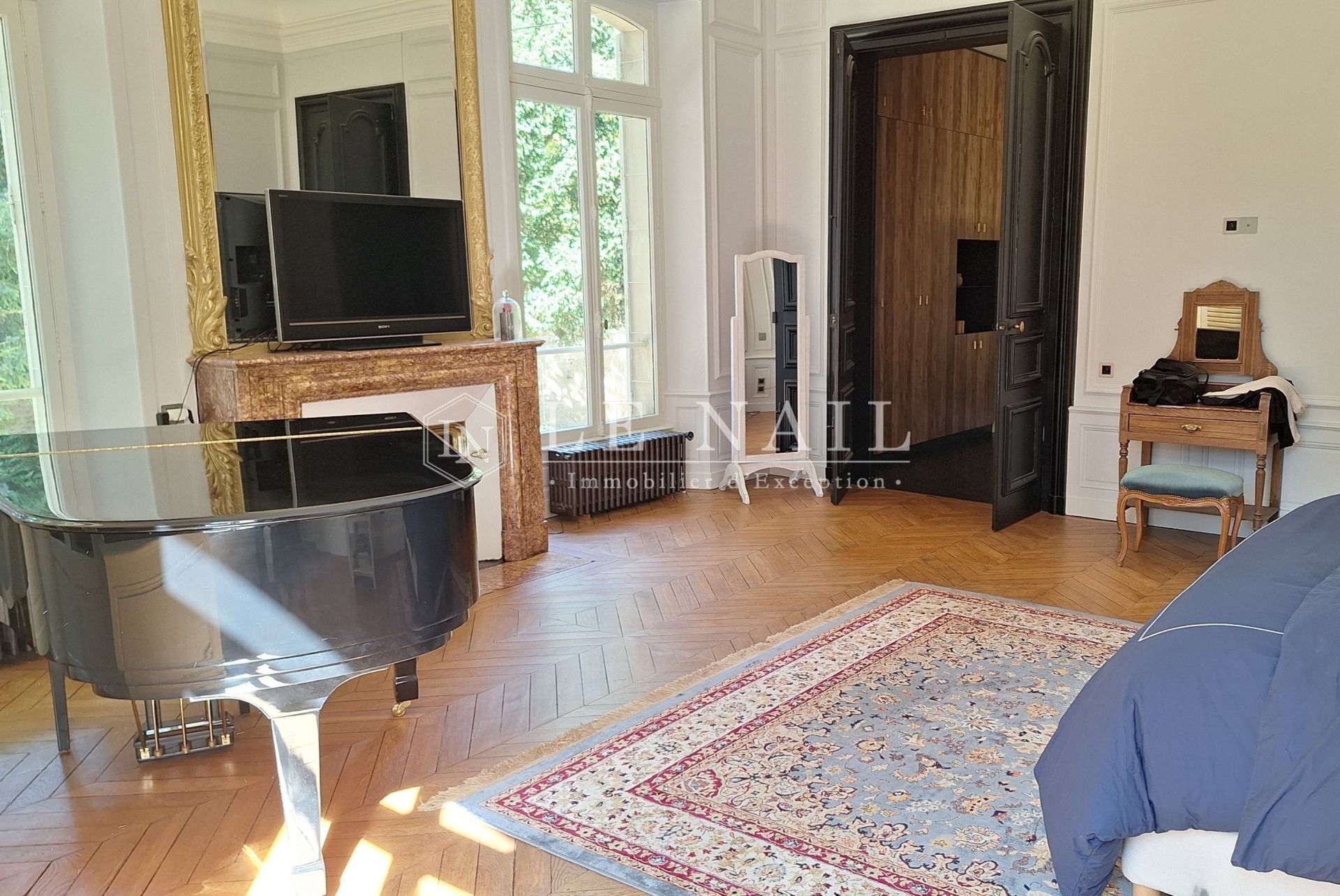 mansion (hôtel particulier) 10 rooms for sale on SENS (89100)