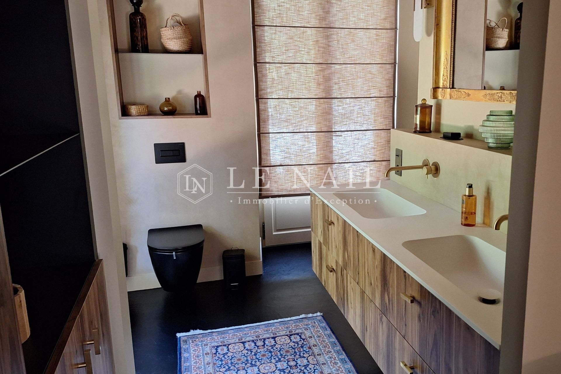 mansion (hôtel particulier) 10 rooms for sale on SENS (89100)