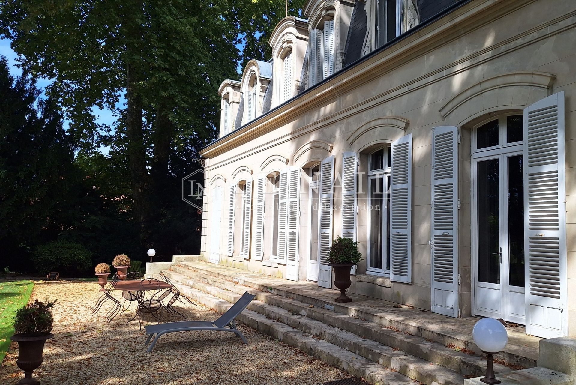 mansion (hôtel particulier) 10 rooms for sale on SENS (89100)