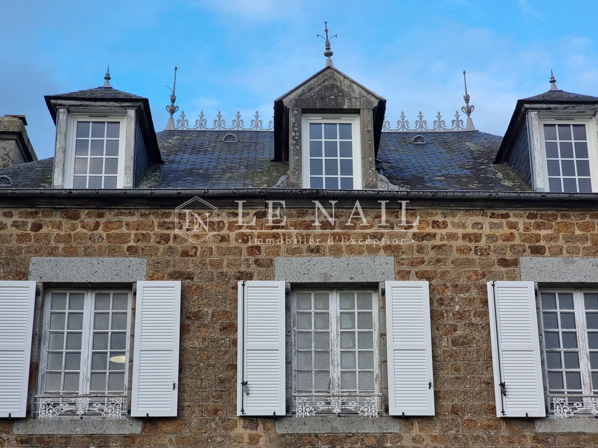 mansion 9 rooms for sale on FLERS (61100)
