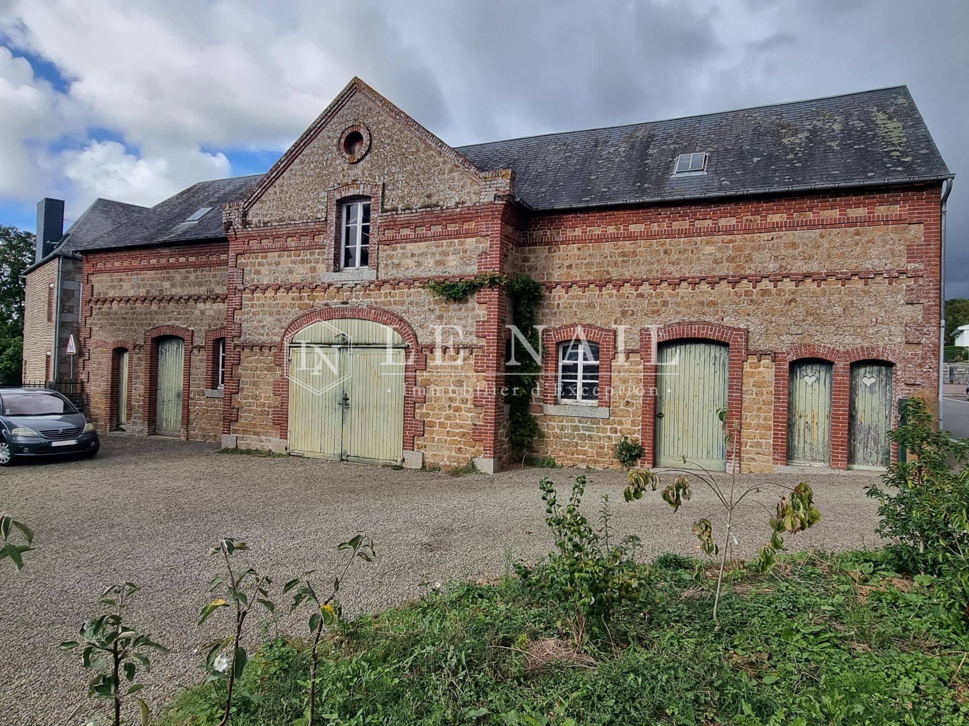 mansion 9 rooms for sale on FLERS (61100)