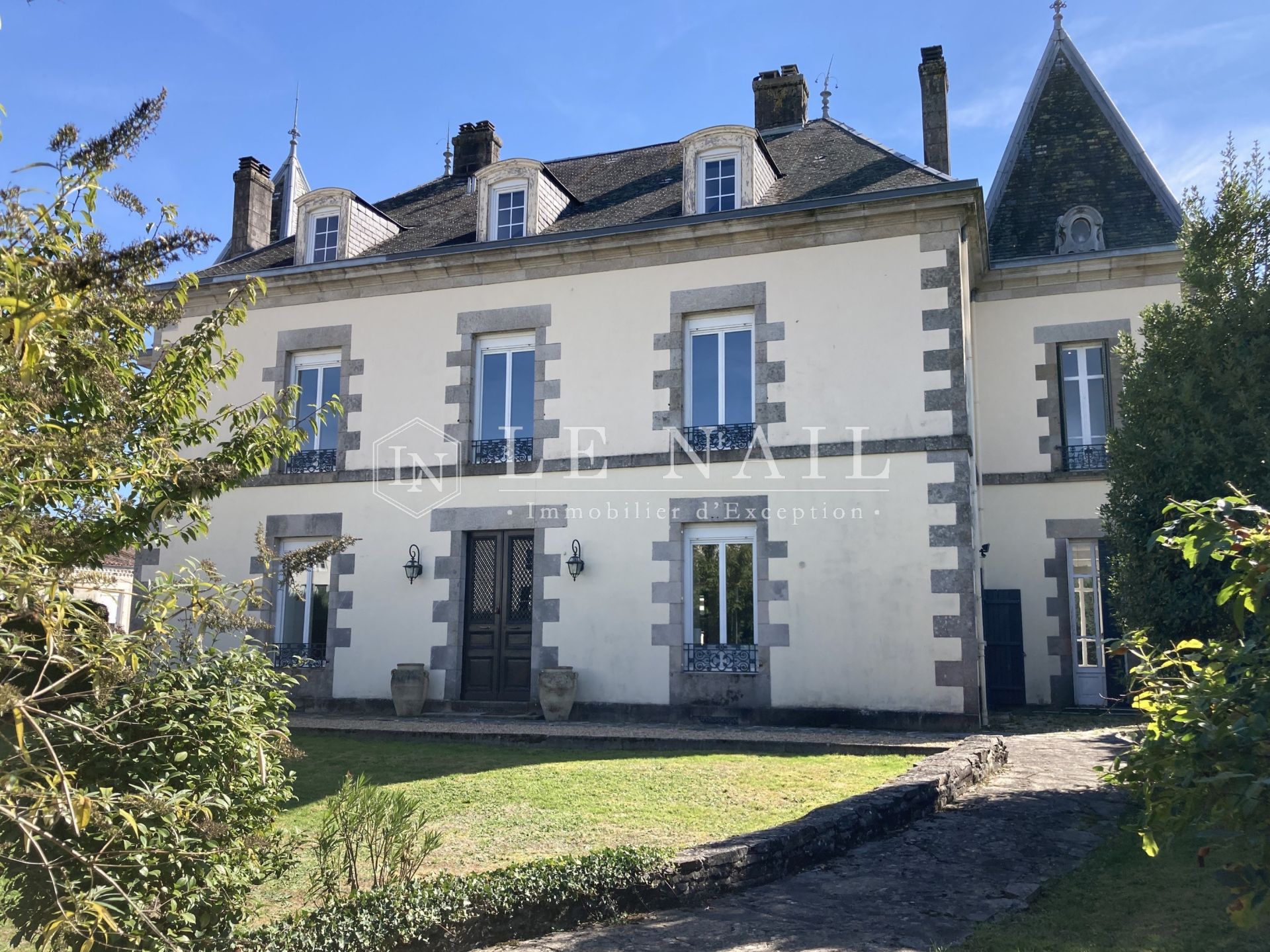 maison de ville 14 pièces en vente à CHALUS (87230)
