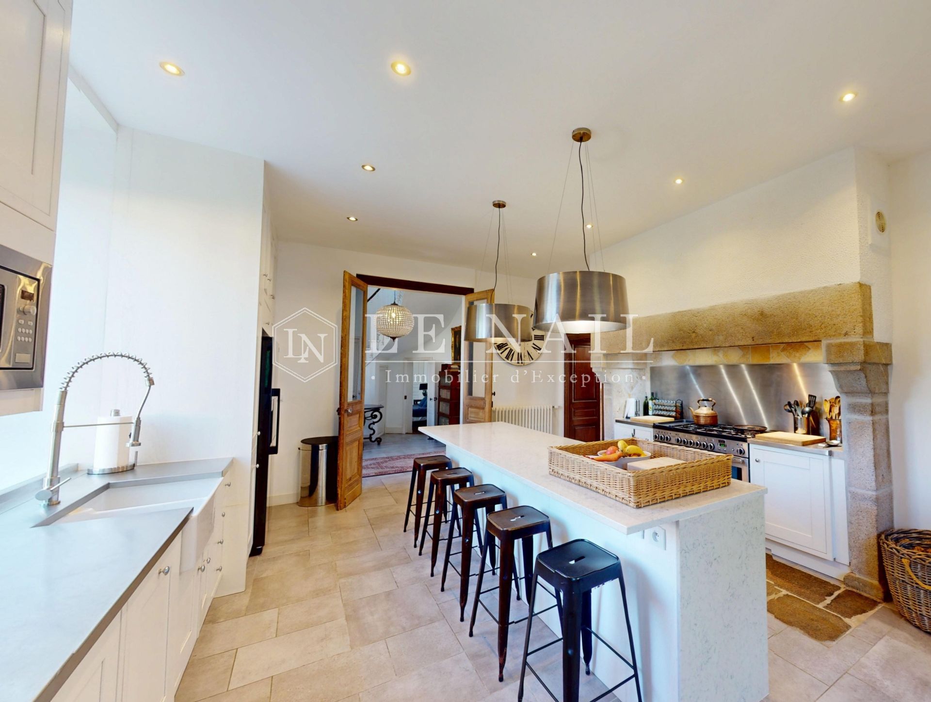 townhouse 14 rooms for sale on CHALUS (87230)