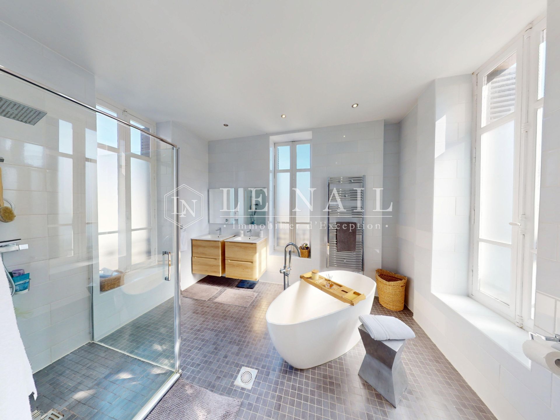 maison de ville 14 pièces en vente à CHALUS (87230)