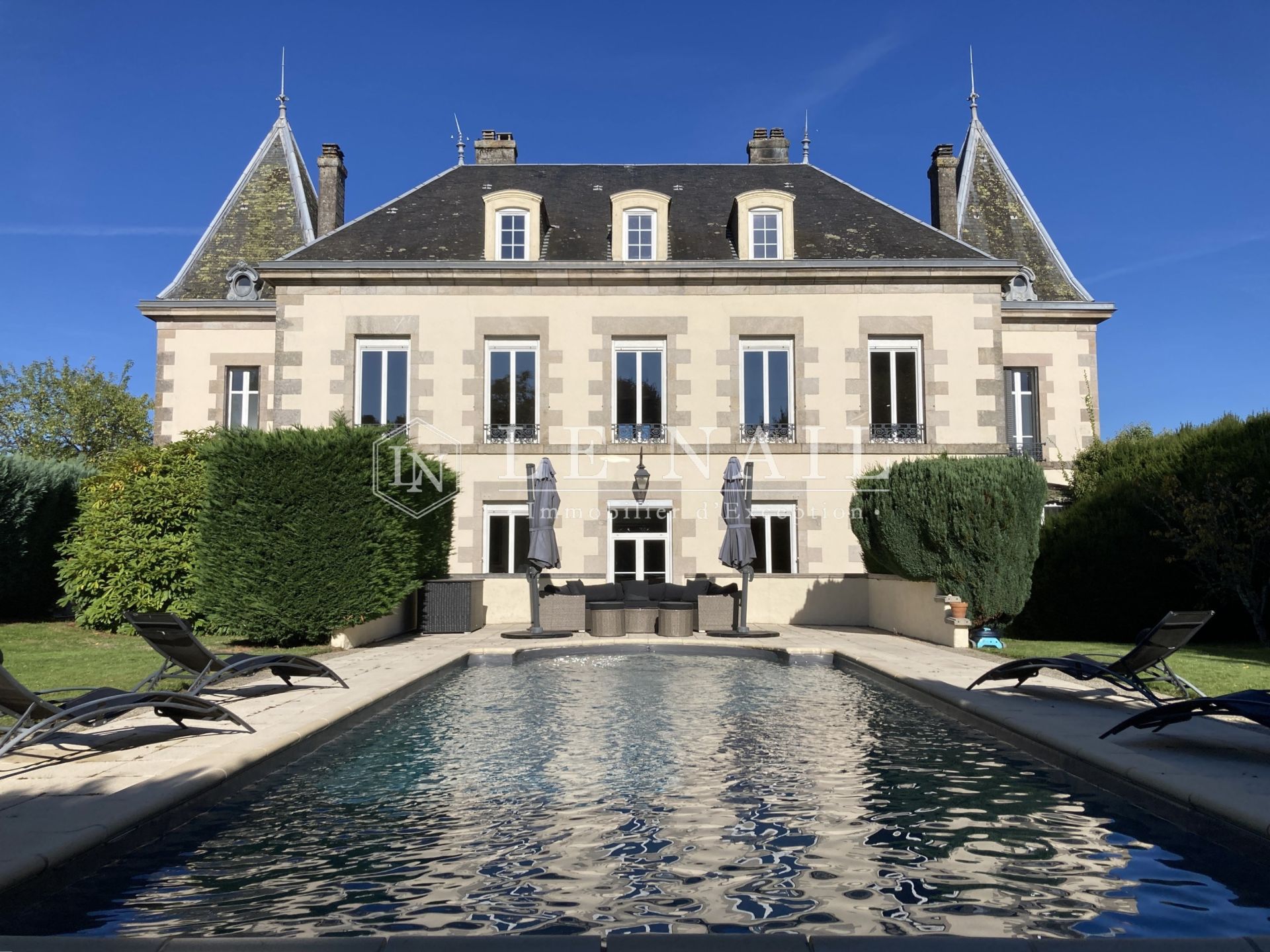 maison de ville 14 pièces en vente à CHALUS (87230)