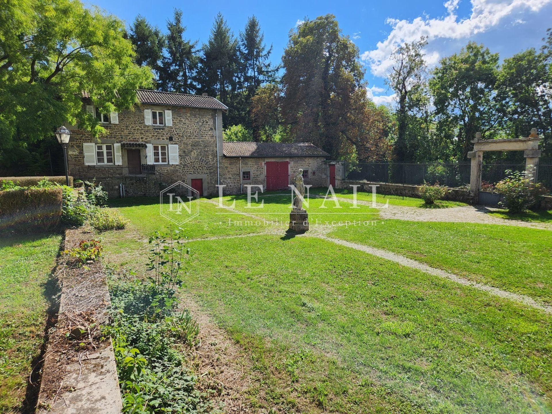 château 20 pièces en vente à ST ETIENNE (42000)