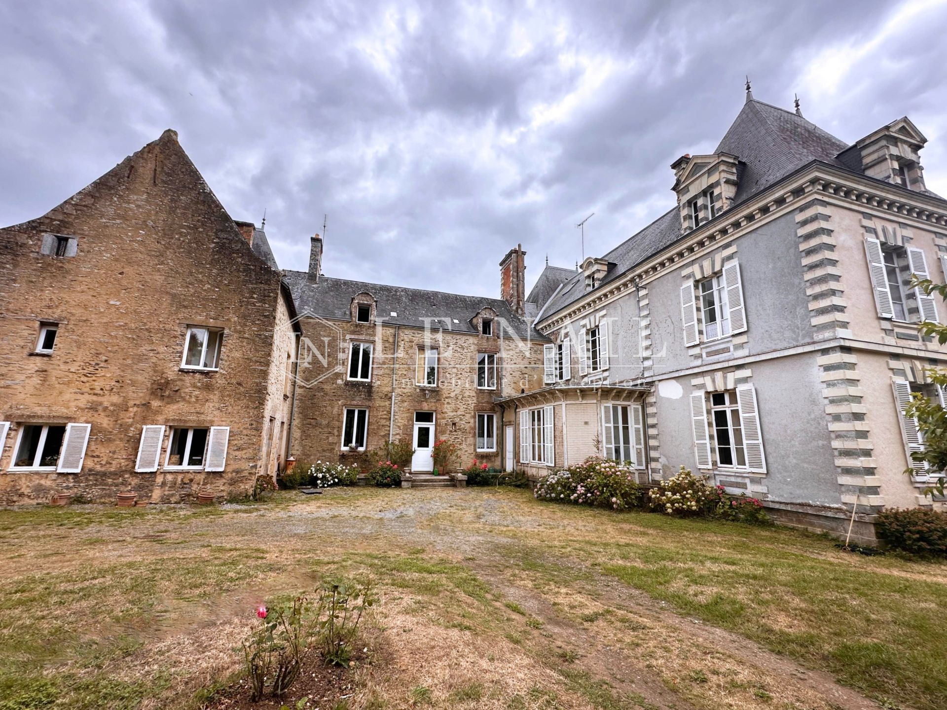 castle 30 rooms for sale on ST MARTIN SUR OUST (56200)