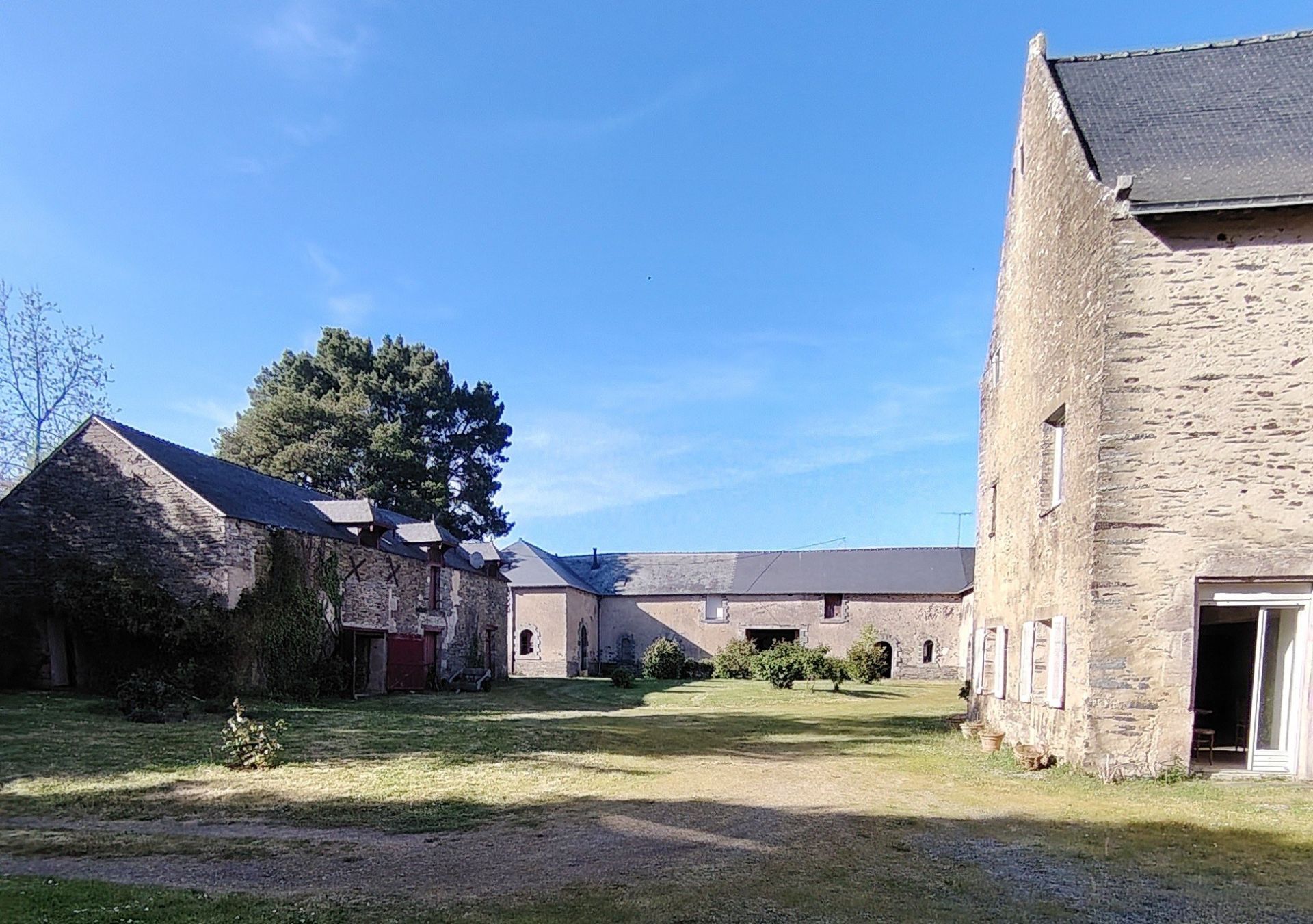 castle 30 rooms for sale on ST MARTIN SUR OUST (56200)