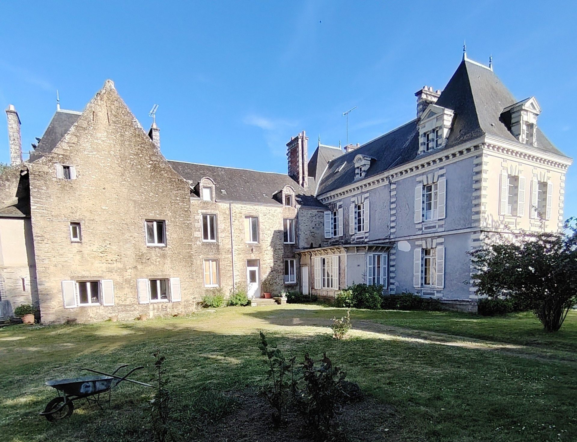 castle 30 rooms for sale on ST MARTIN SUR OUST (56200)