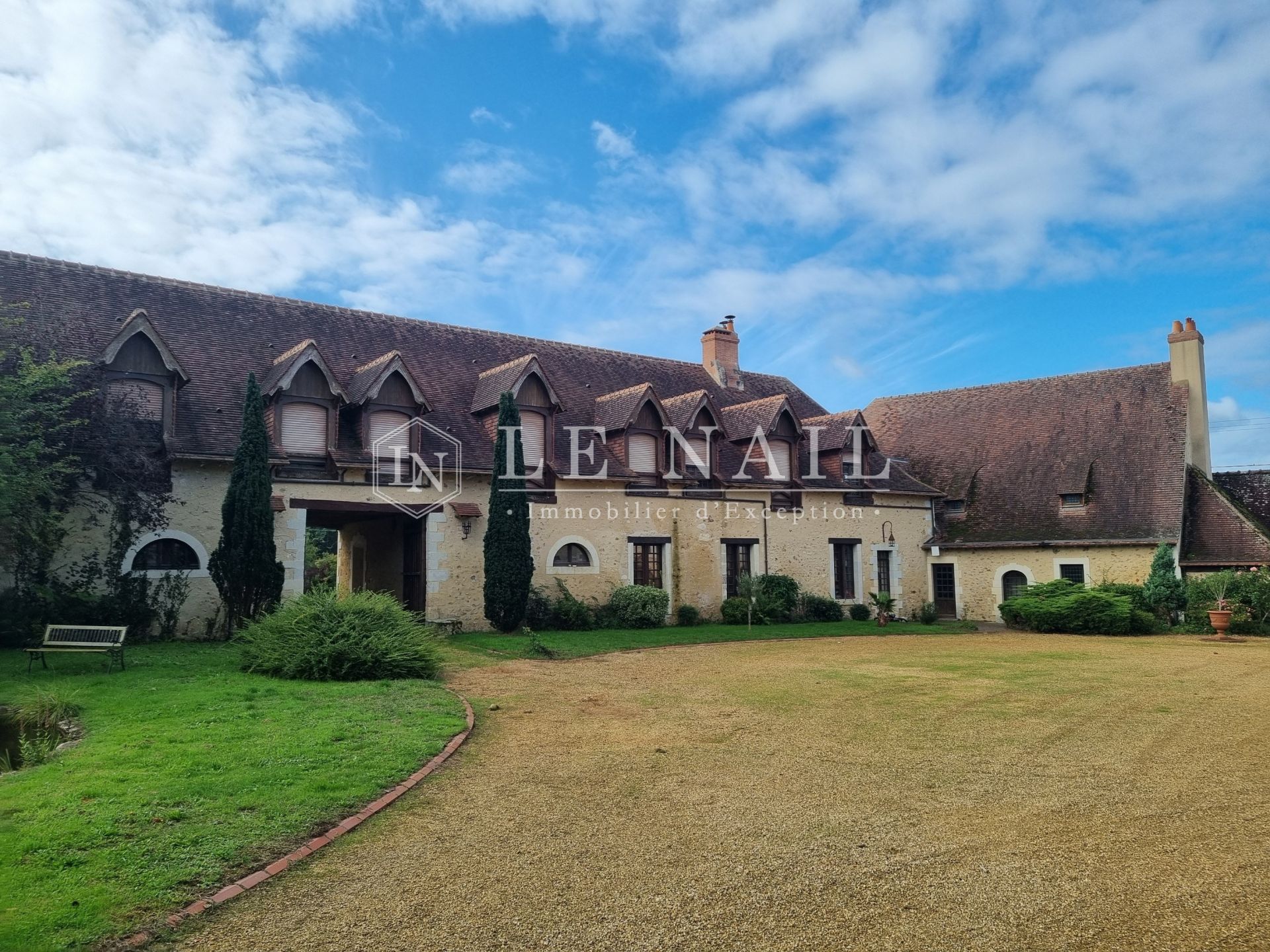 castle 22 rooms for sale on LA FLECHE (72200)
