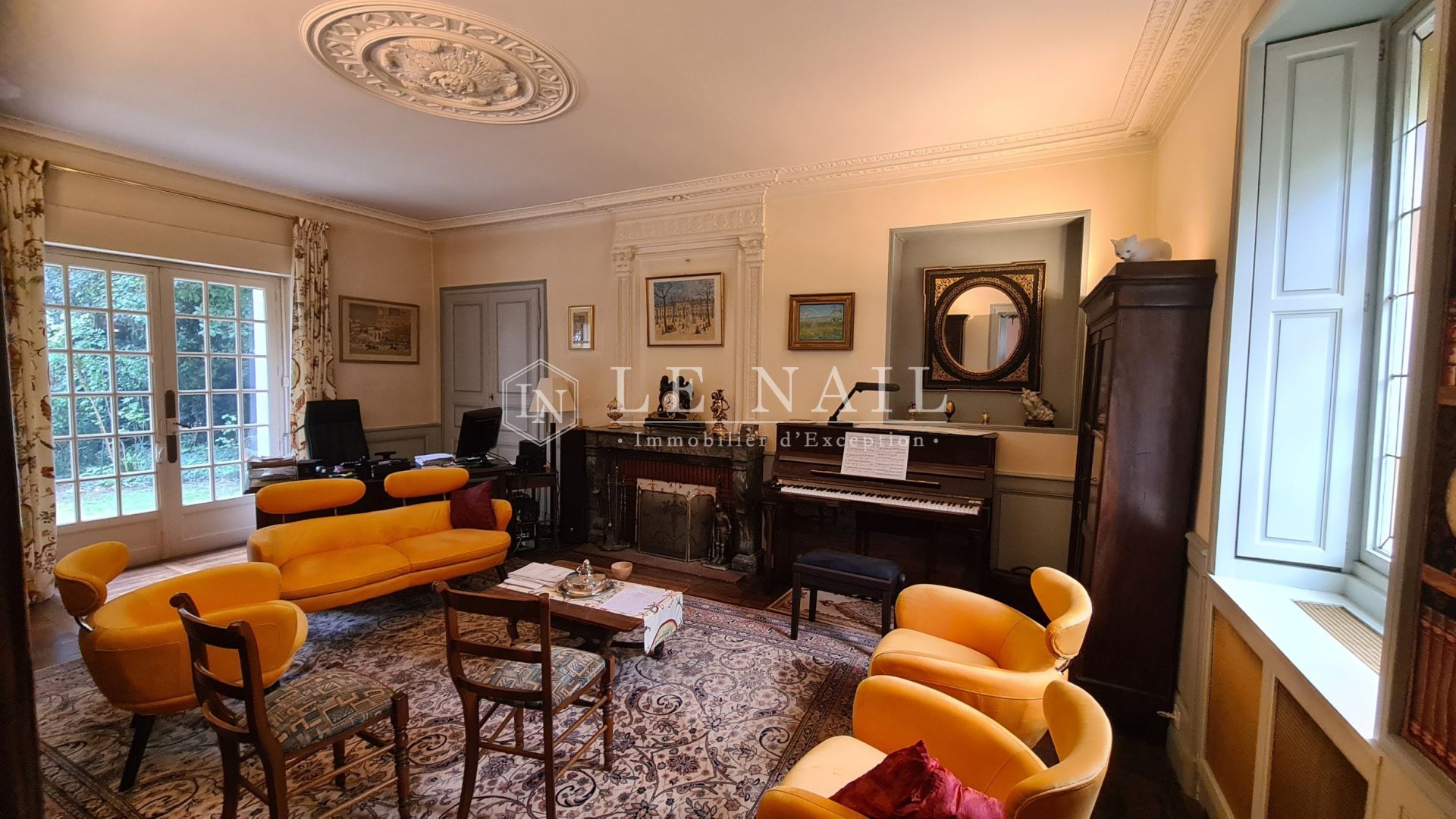 mansion (hôtel particulier) 9 rooms for sale on RENNES (35000)