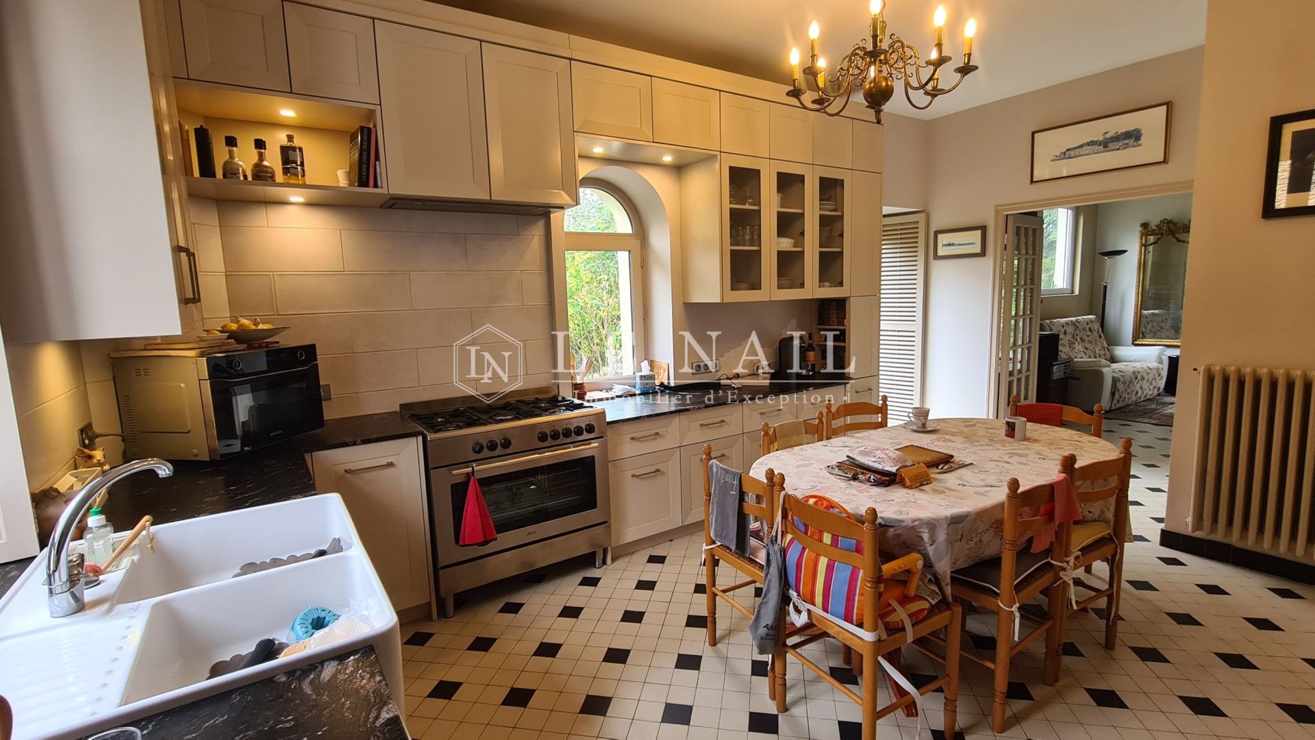 mansion (hôtel particulier) 9 rooms for sale on RENNES (35000)