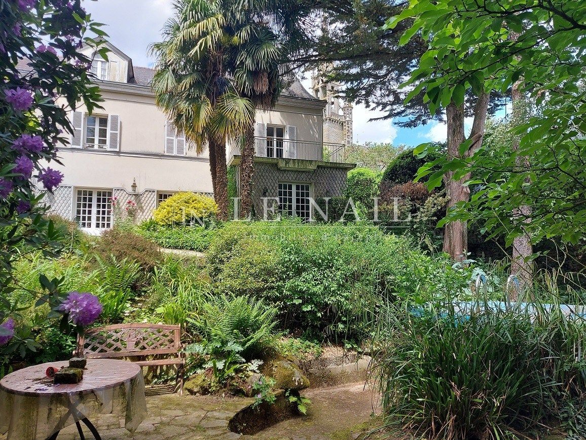 mansion (hôtel particulier) 9 rooms for sale on RENNES (35000)