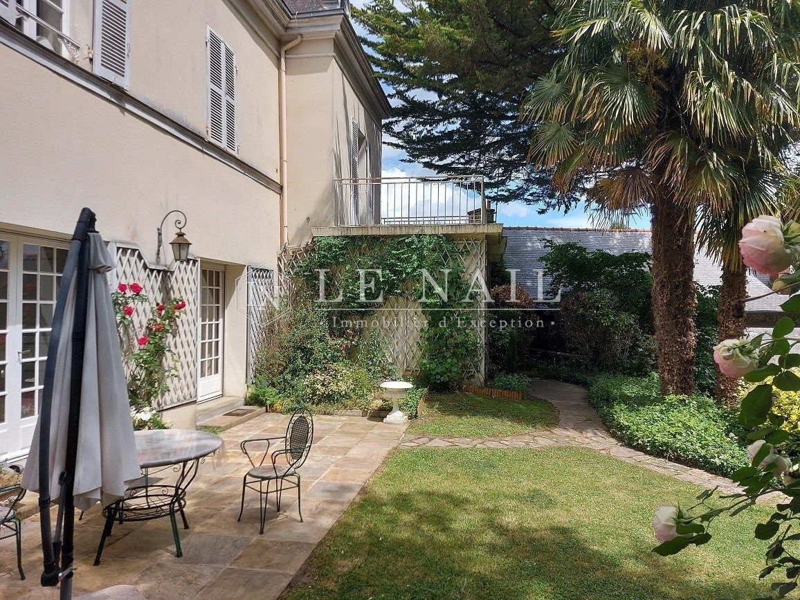 mansion (hôtel particulier) 9 rooms for sale on RENNES (35000)