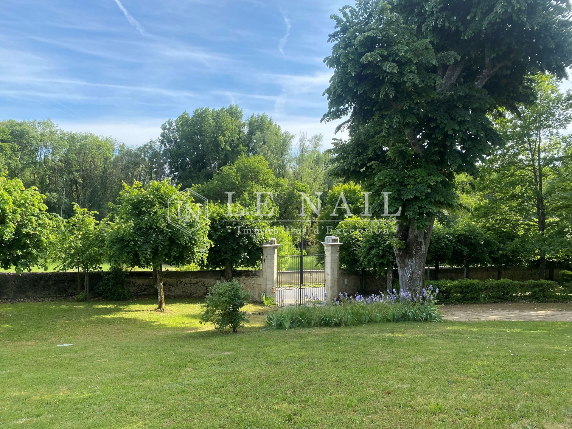 manoir 13 pièces en vente à AZAY LE RIDEAU (37190)