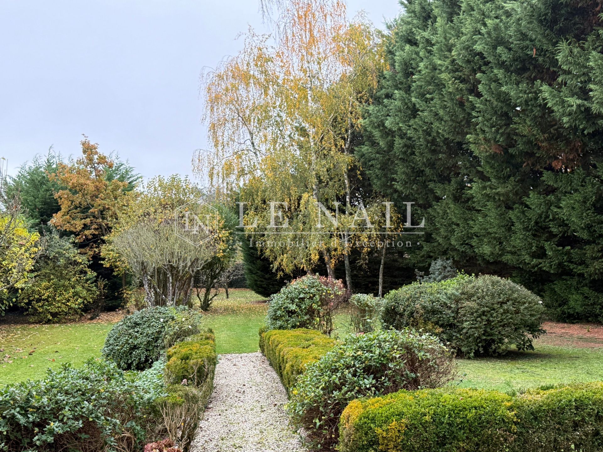 mansion 7 rooms for sale on EVRON (53600)