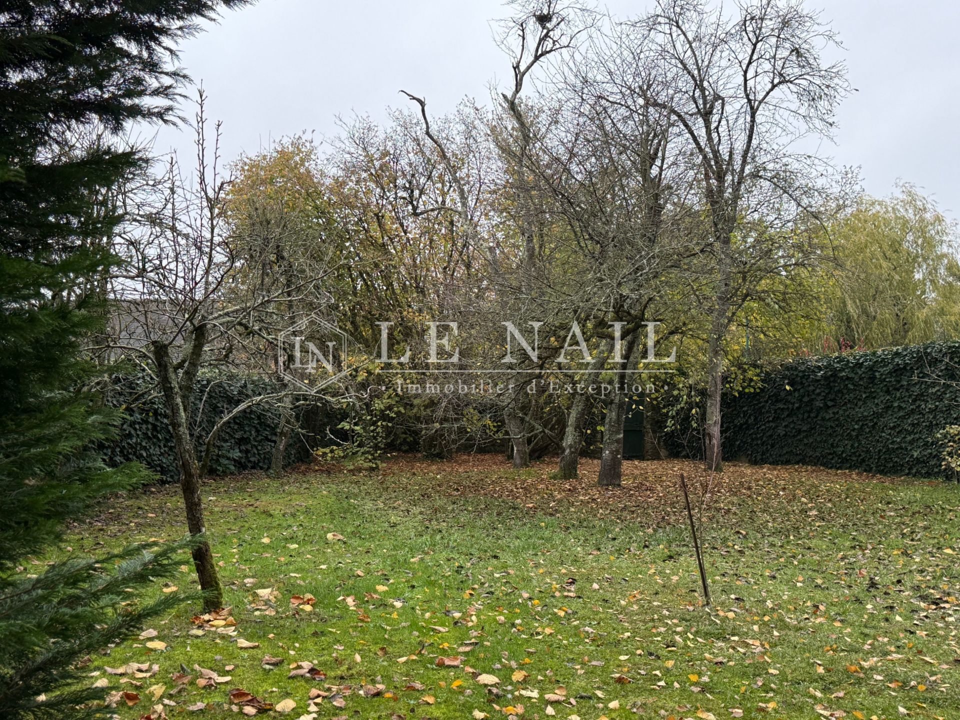 mansion 7 rooms for sale on EVRON (53600)