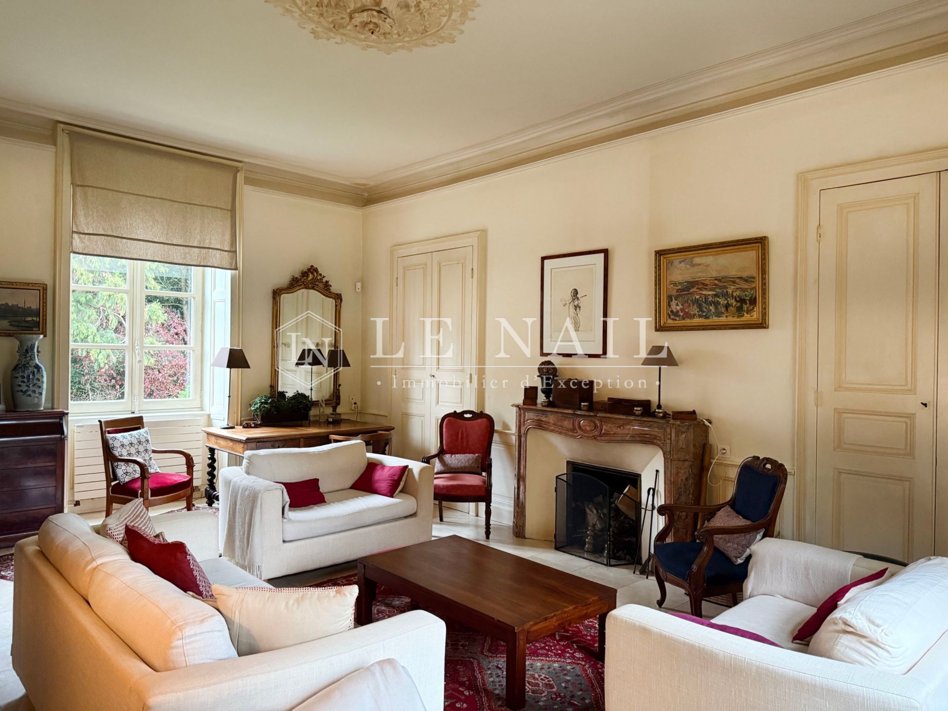 mansion 7 rooms for sale on EVRON (53600)