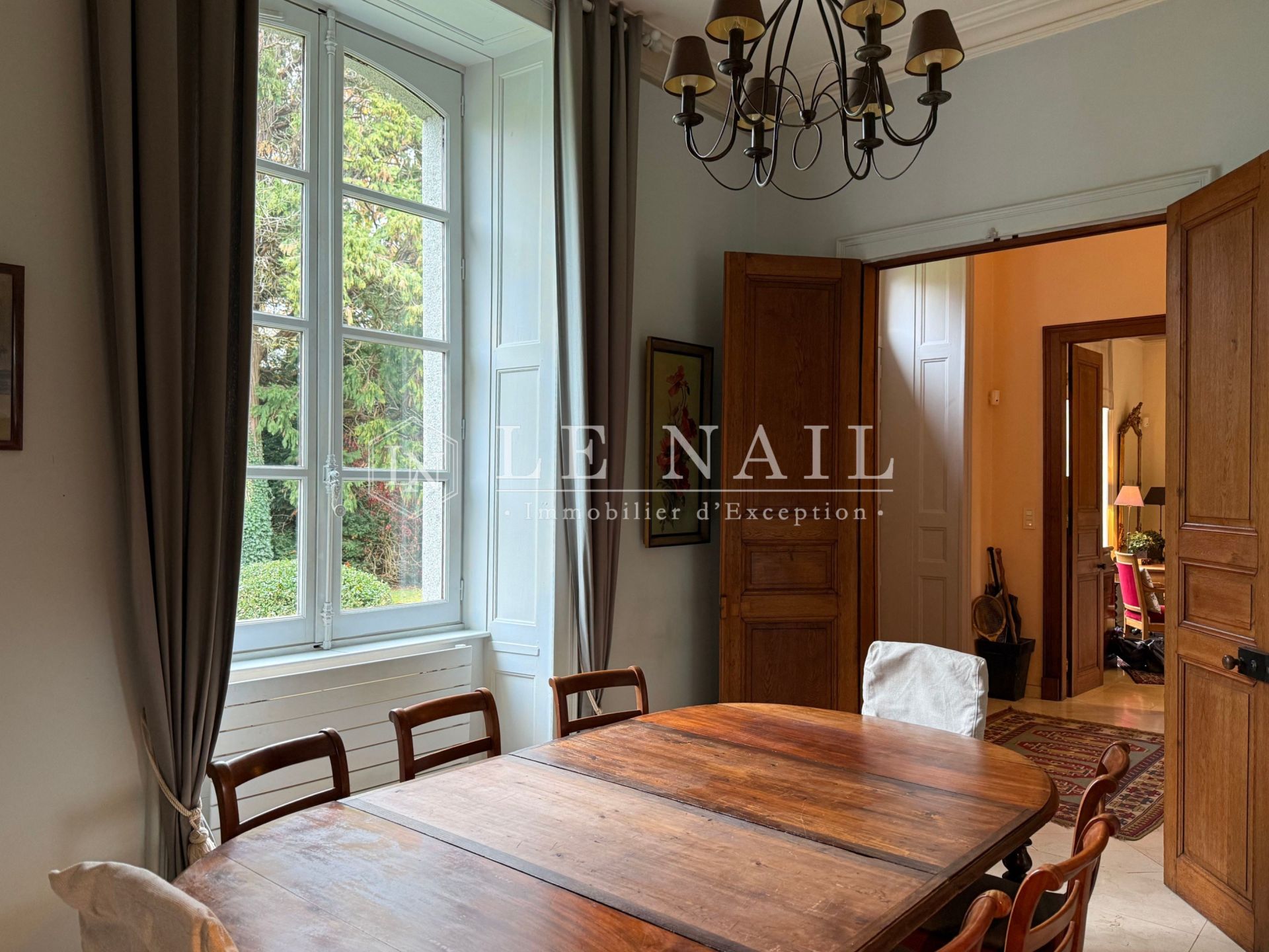 mansion 7 rooms for sale on EVRON (53600)