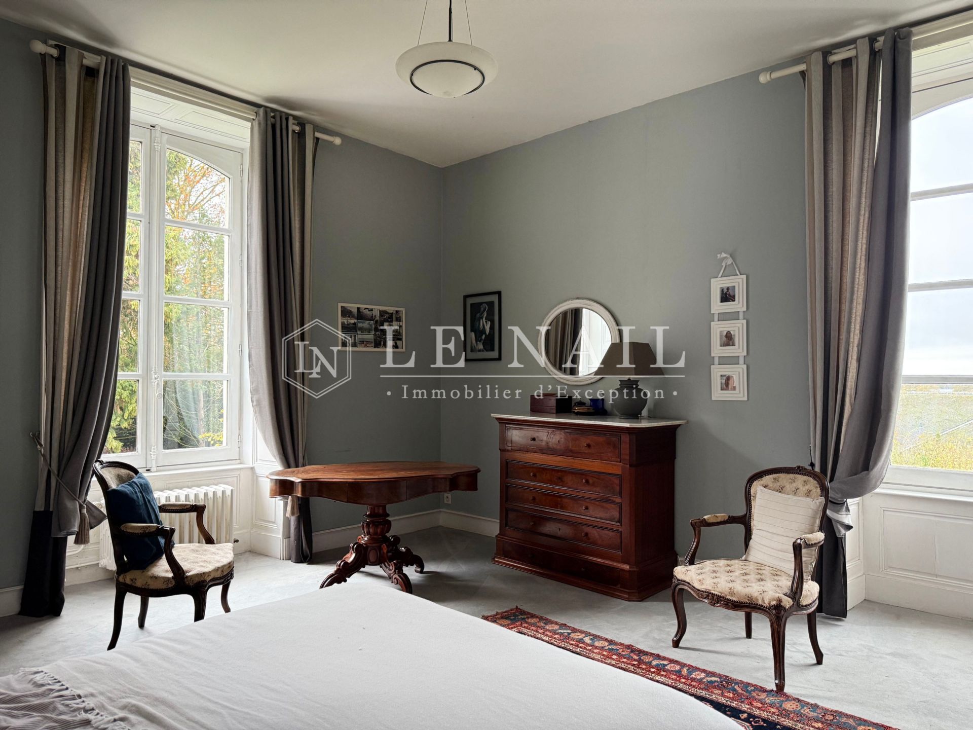 mansion 7 rooms for sale on EVRON (53600)