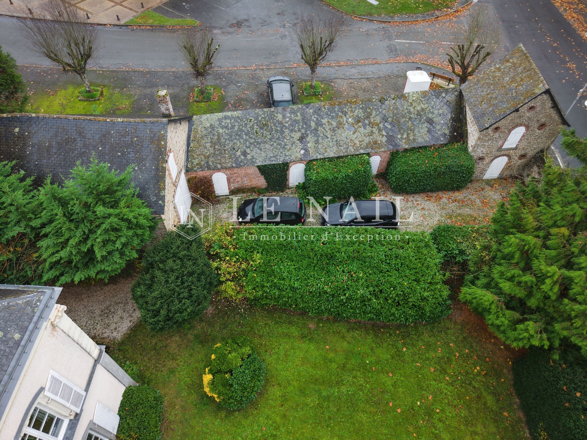 mansion 7 rooms for sale on EVRON (53600)