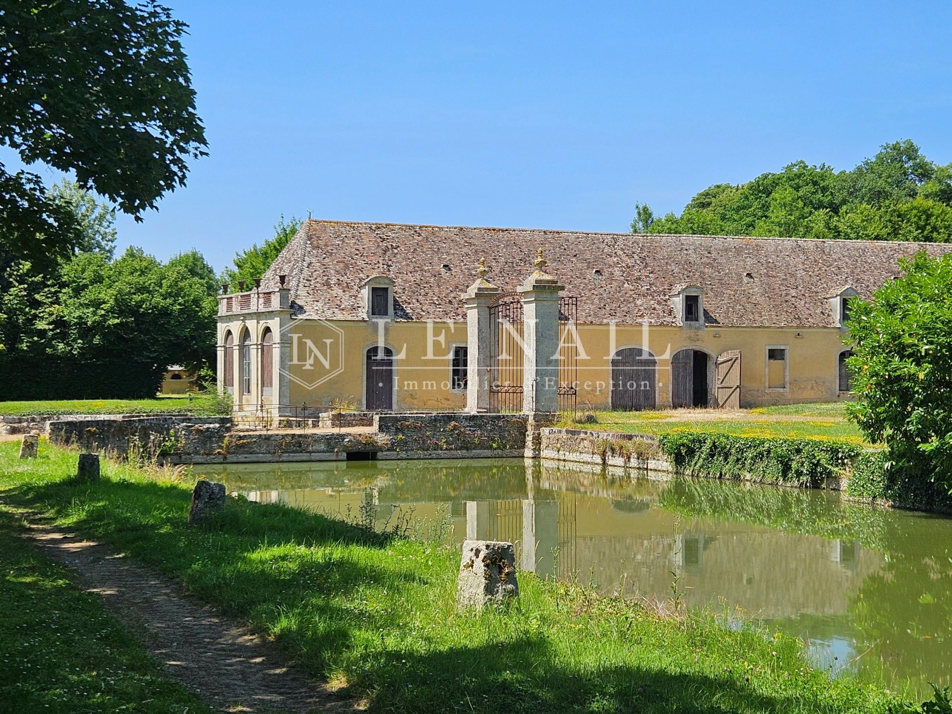 château 23 pièces en vente à LE MANS (72000)