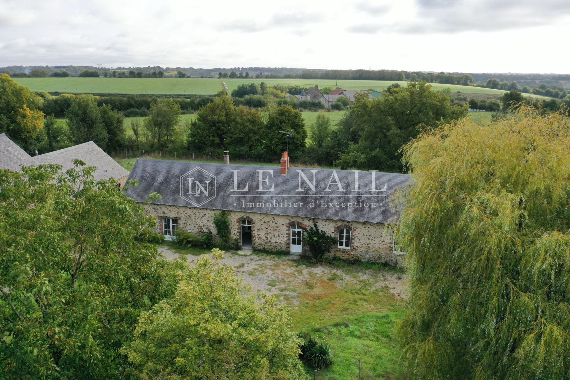 longère 8 pièces en vente à HOUSSAY (53360)