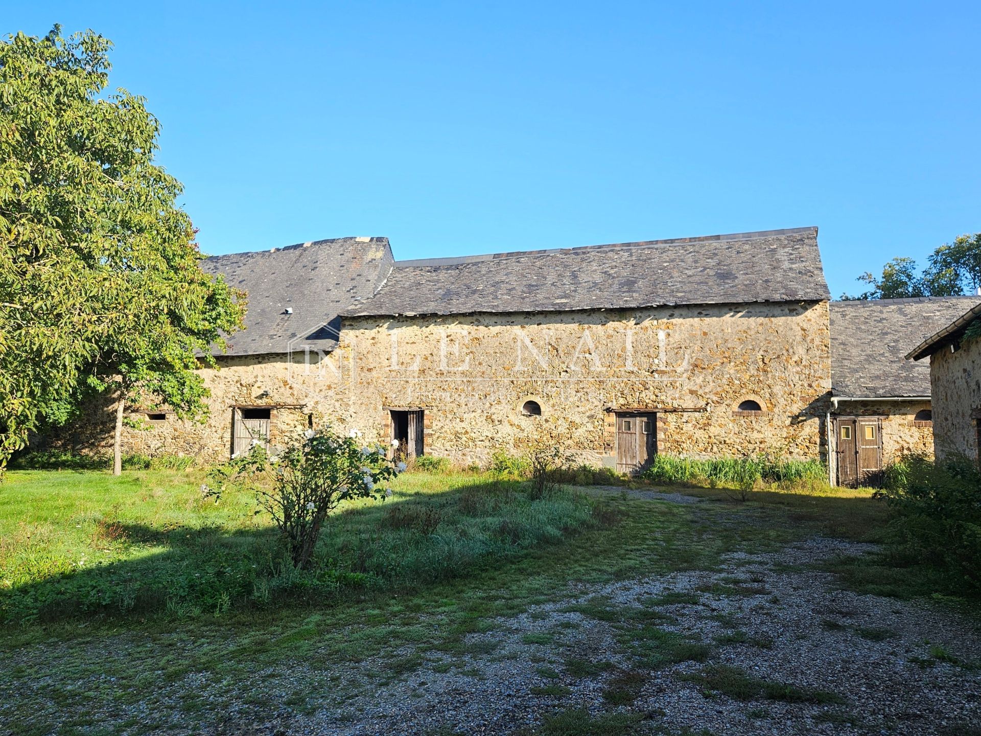 longère 8 pièces en vente à HOUSSAY (53360)