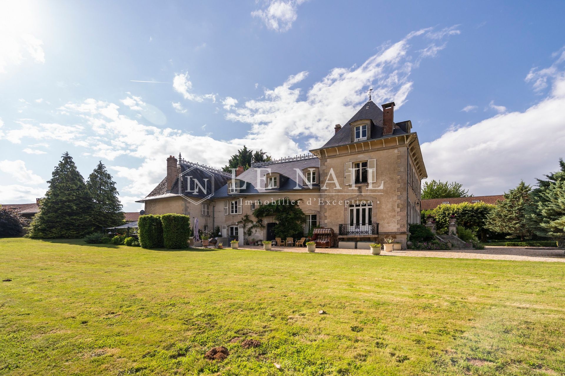 castle 12 rooms for sale on CHALUS (87230)