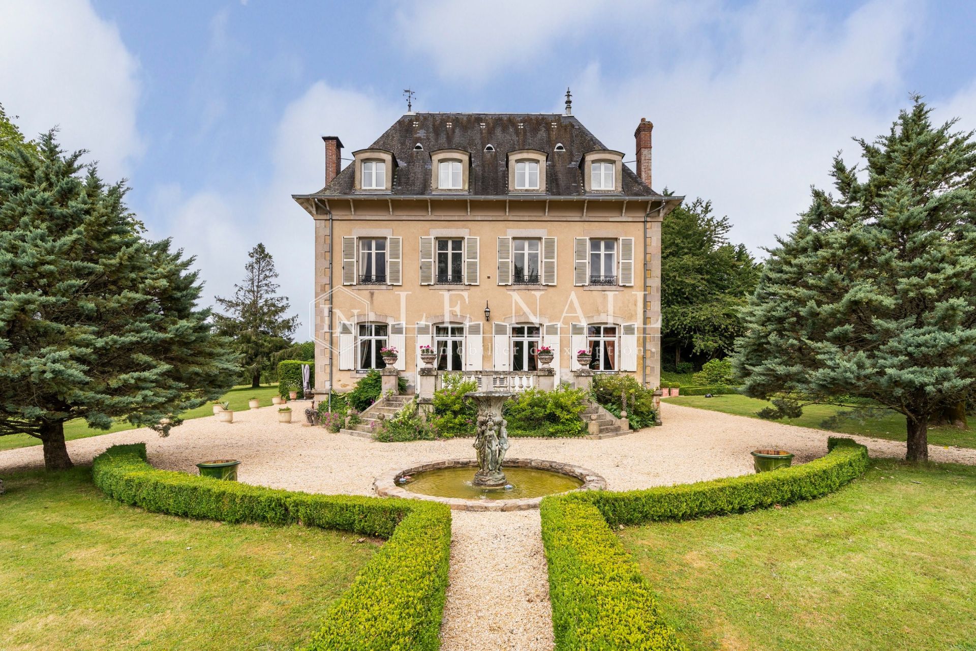 castle 12 rooms for sale on CHALUS (87230)