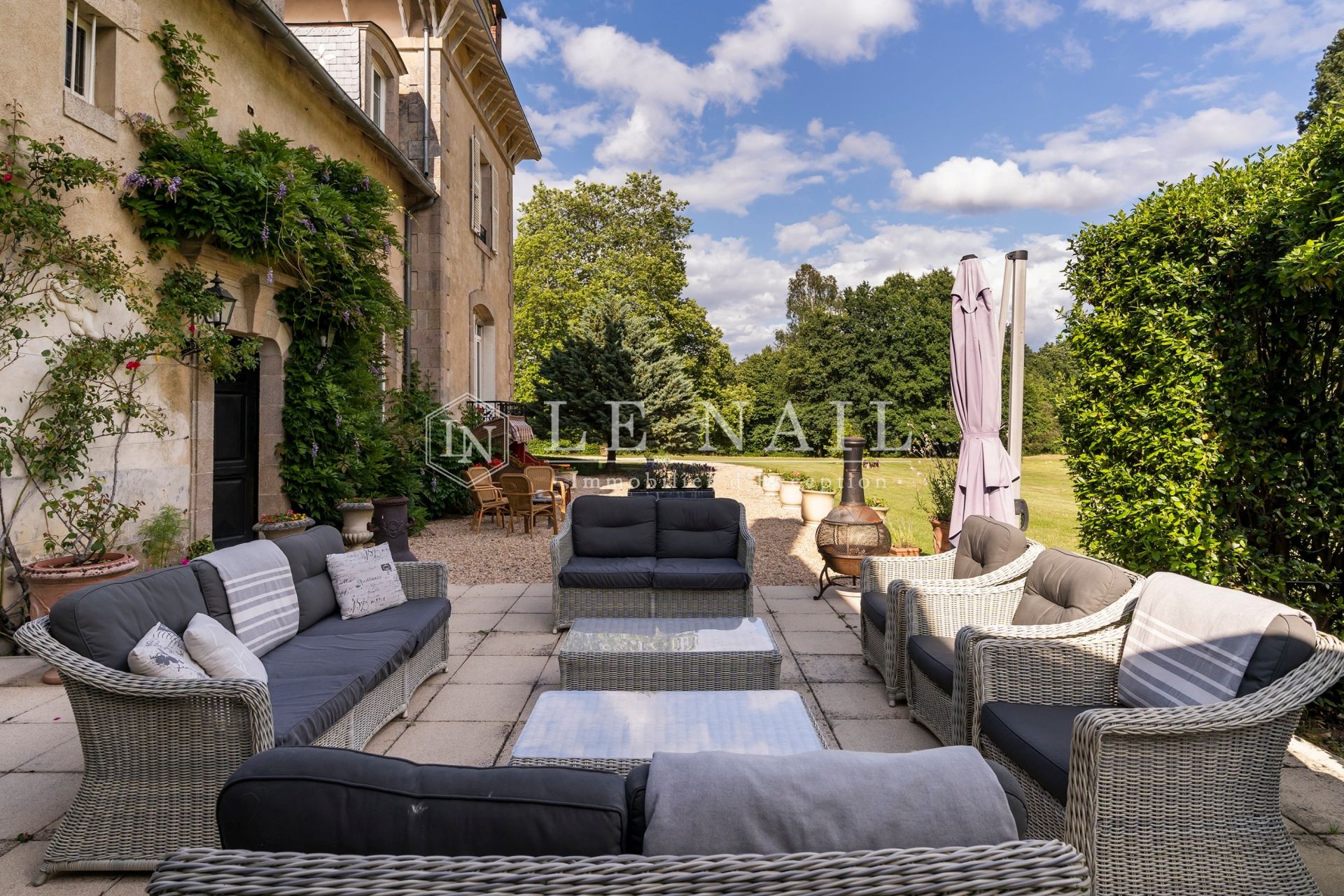 castle 12 rooms for sale on CHALUS (87230)