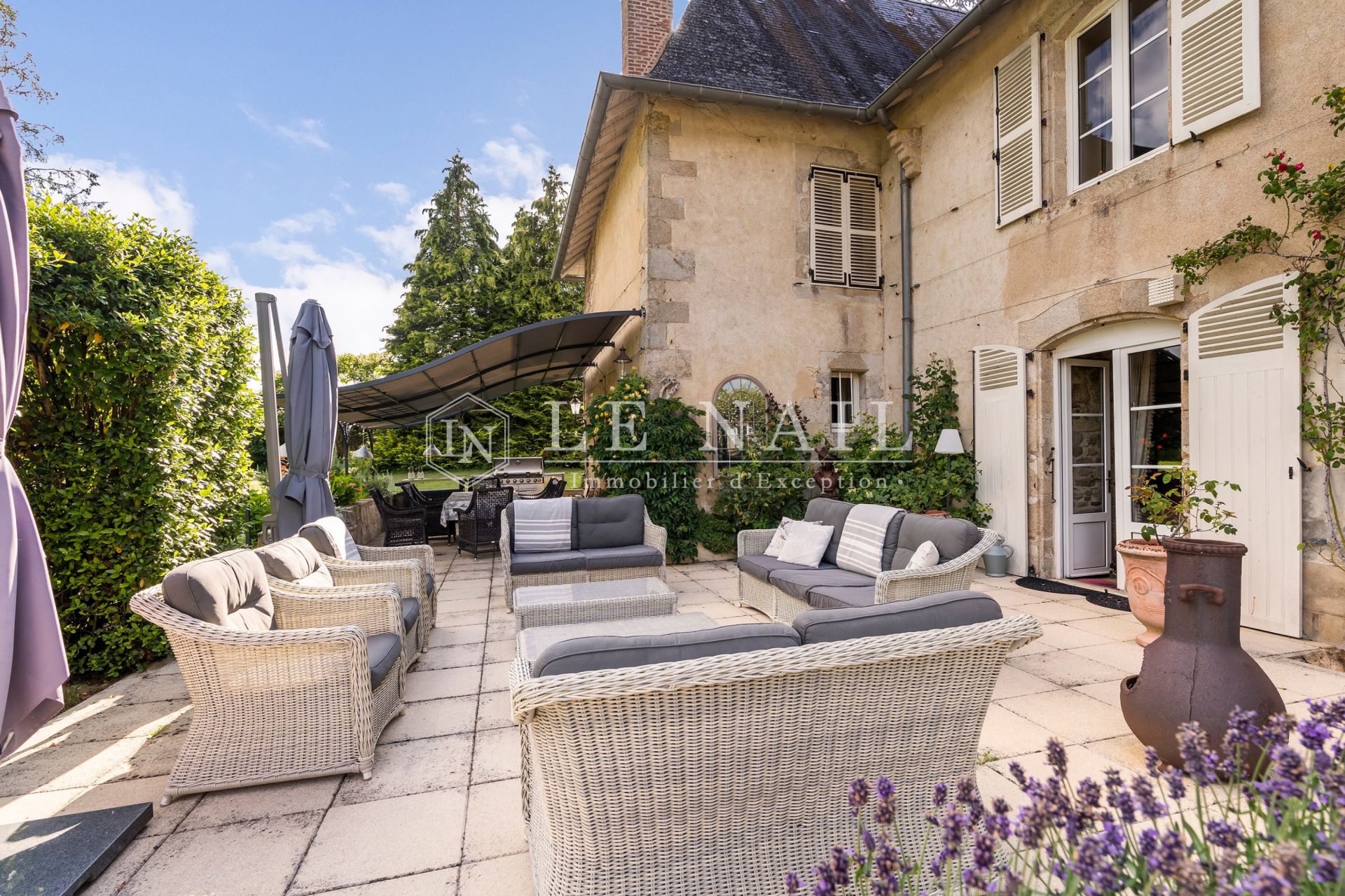 castle 12 rooms for sale on CHALUS (87230)